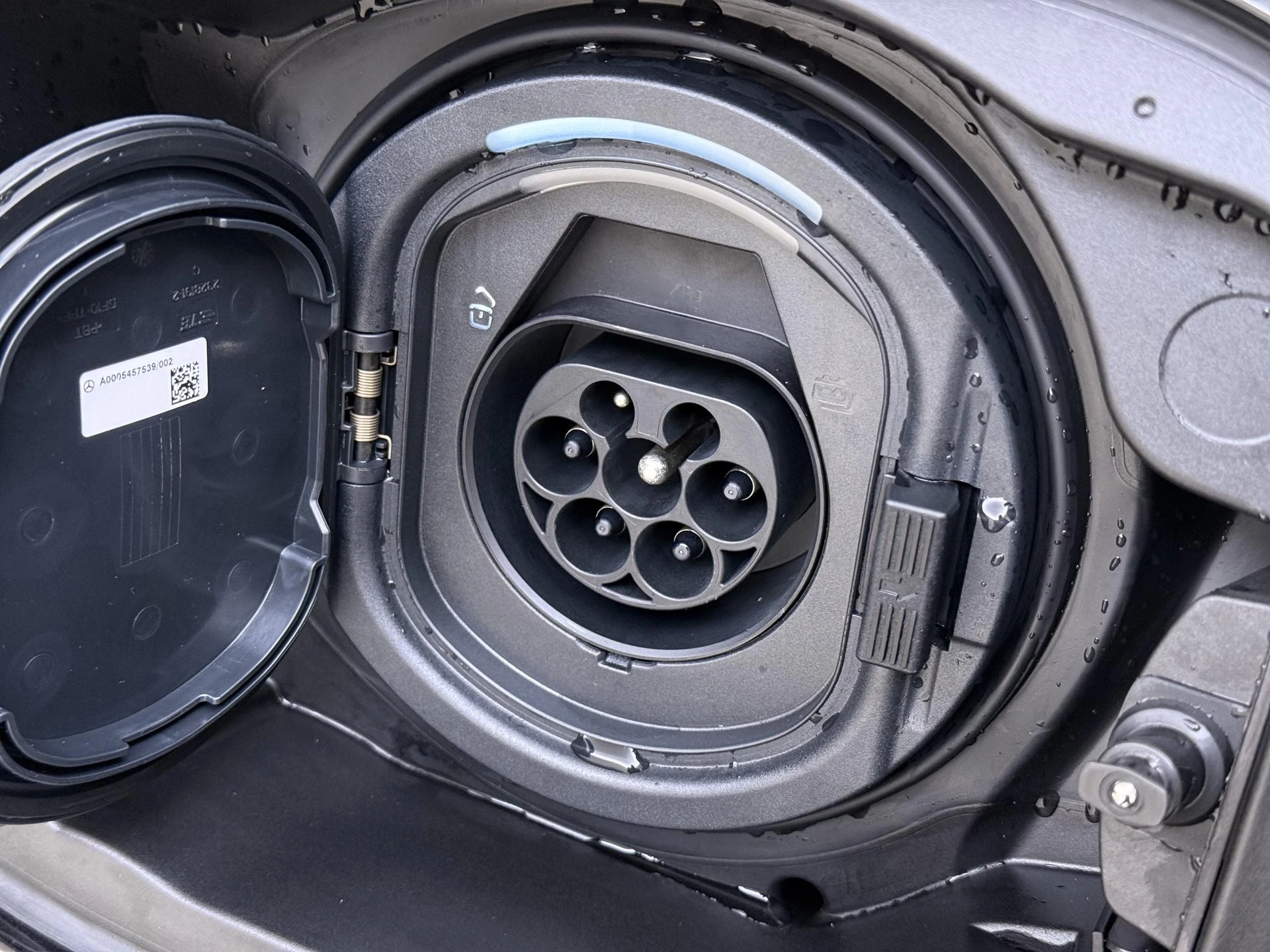 Mercedes-Benz-GLC-image-33