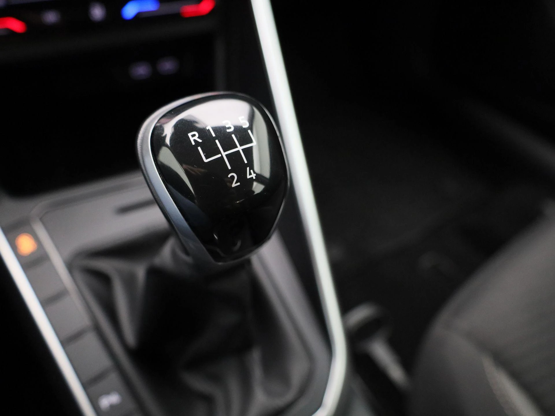 Volkswagen-Polo-image-24