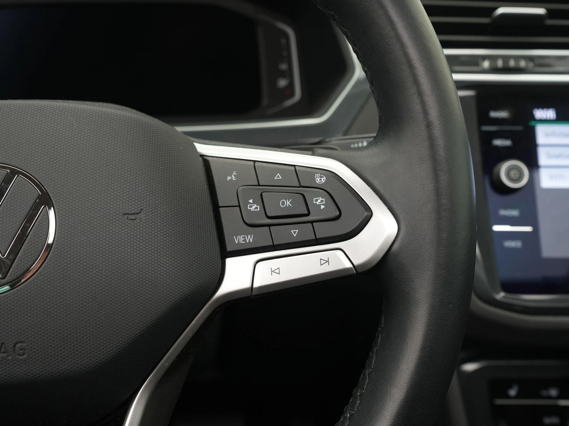Volkswagen-Tiguan-image-29