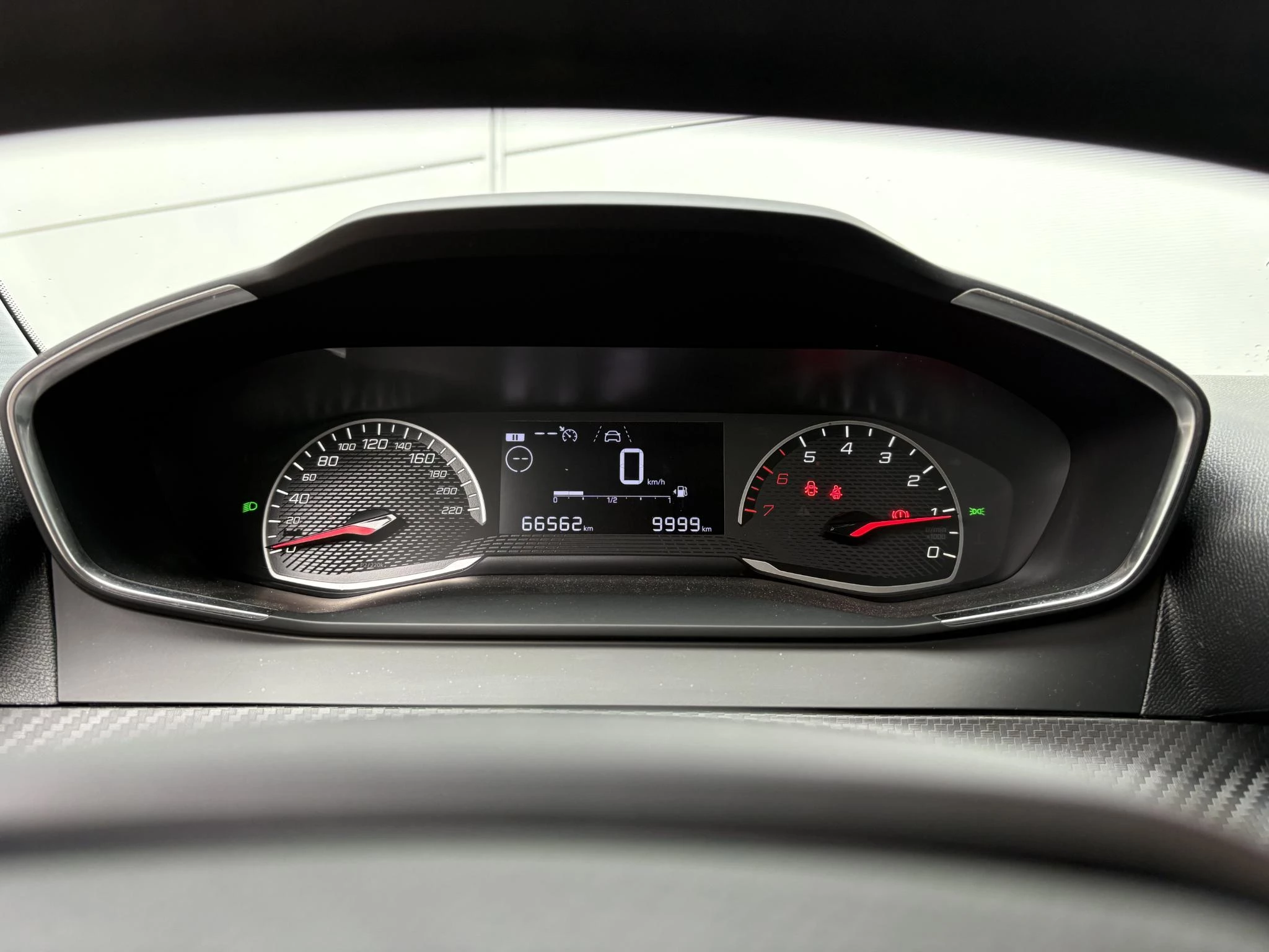Peugeot-208-image-11