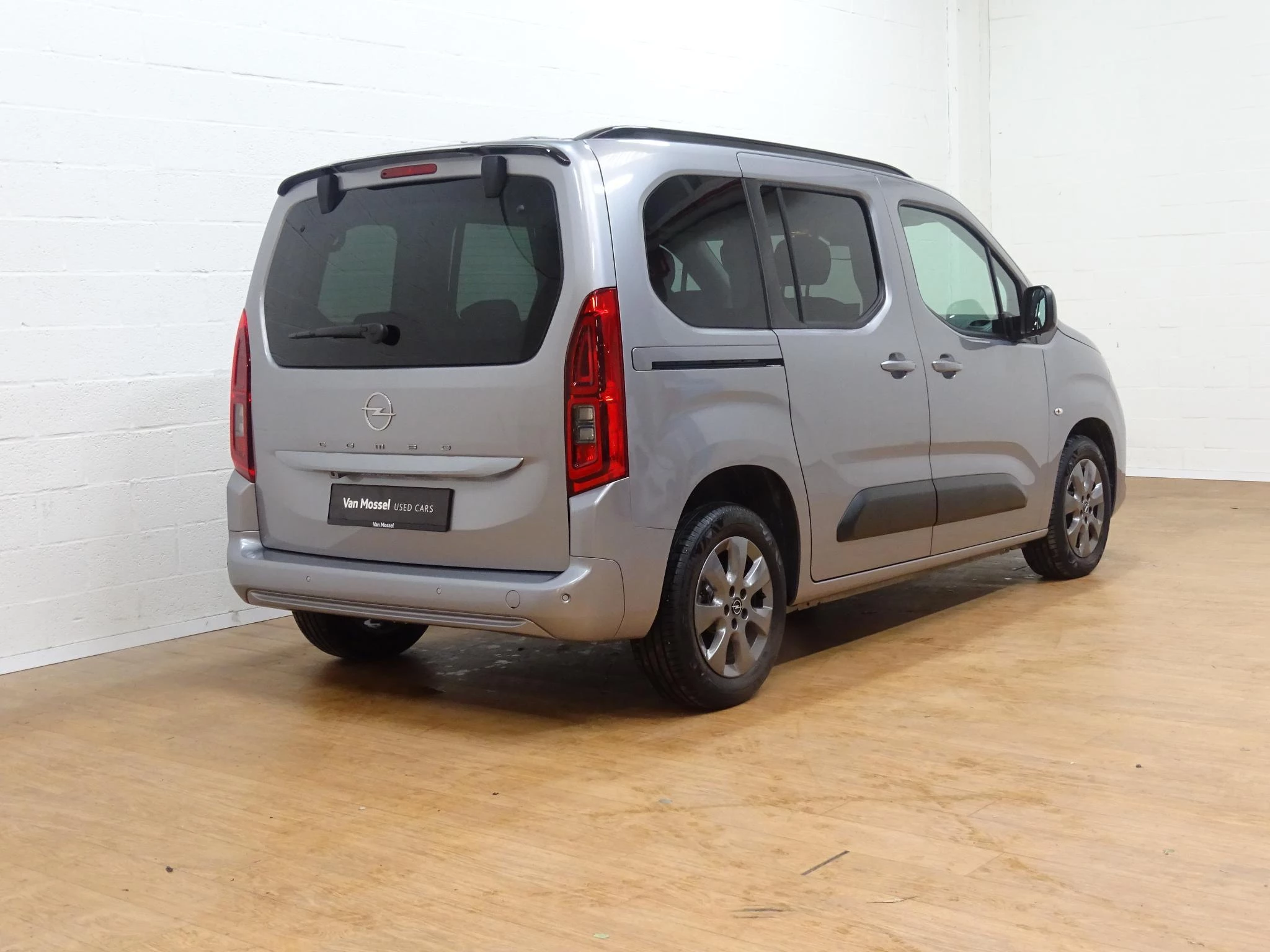Opel Combo Life 1.2T Edition+gps+camera+park pilot achteraan