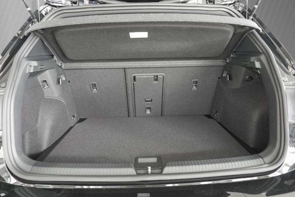 Volkswagen Golf VIII R 2.0 TSI 245 kW 4Motion