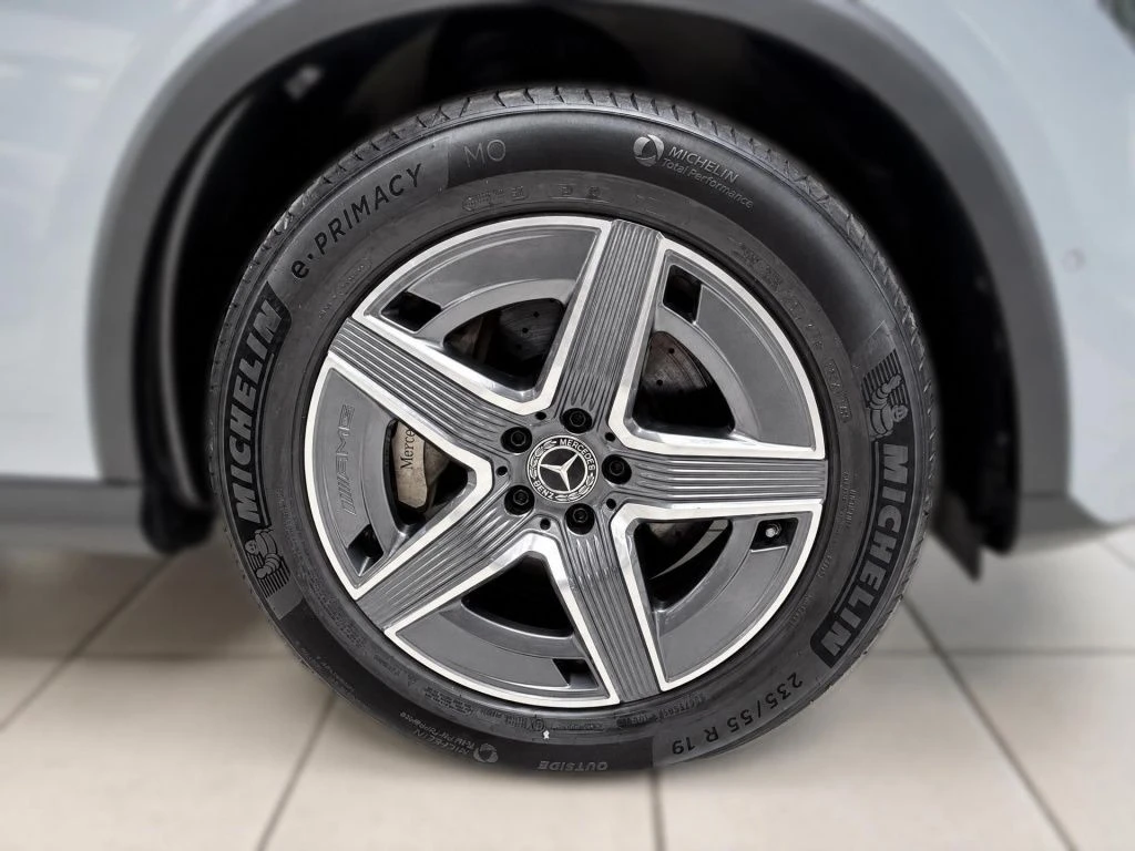 Mercedes-Benz-GLC 300 d-image-5