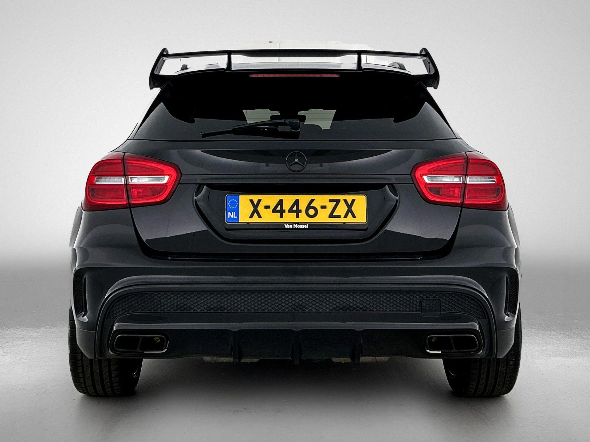 Mercedes-Benz-GLA-image-2