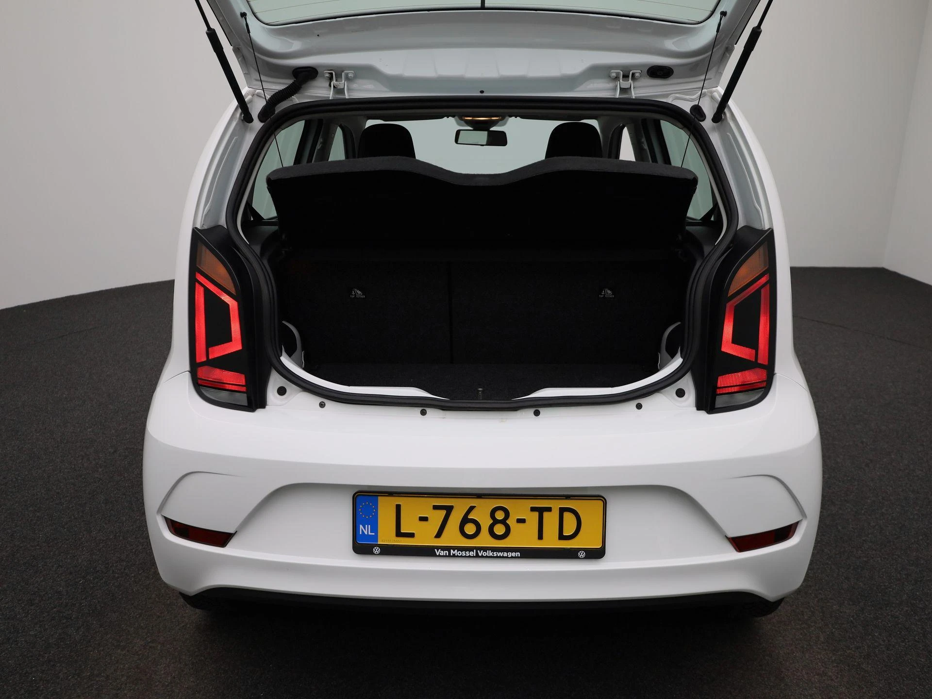 Volkswagen-up!-image-12