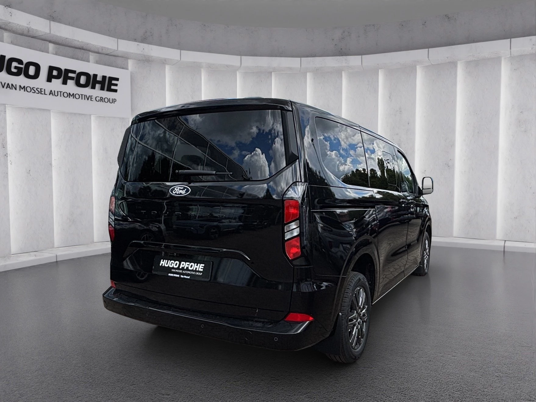 Ford Tourneo Custom Titanium 2.0 EcoBlue 125kW 320 L1 Auto FWD Van. 4-türig