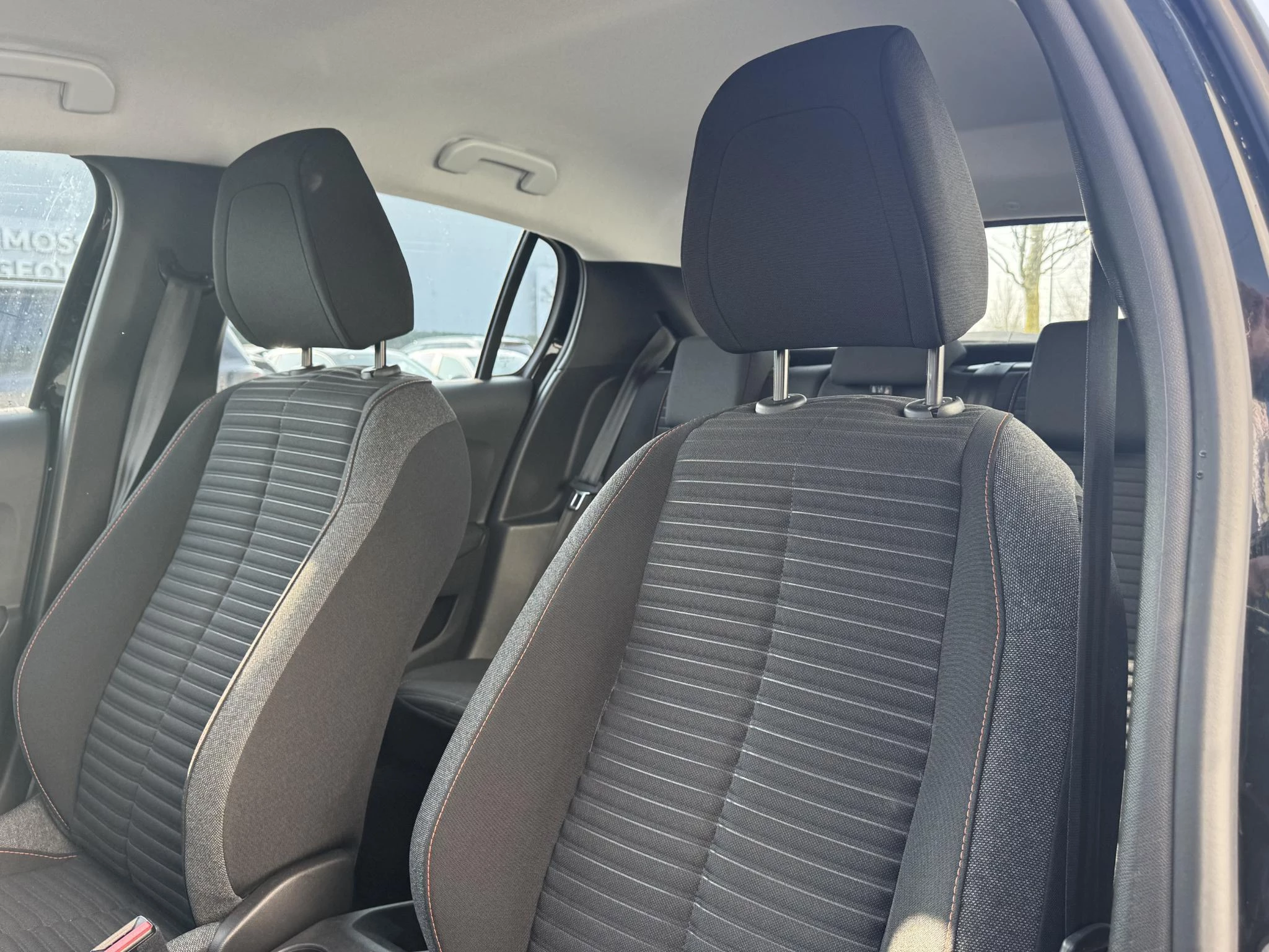 Peugeot-208-image-12