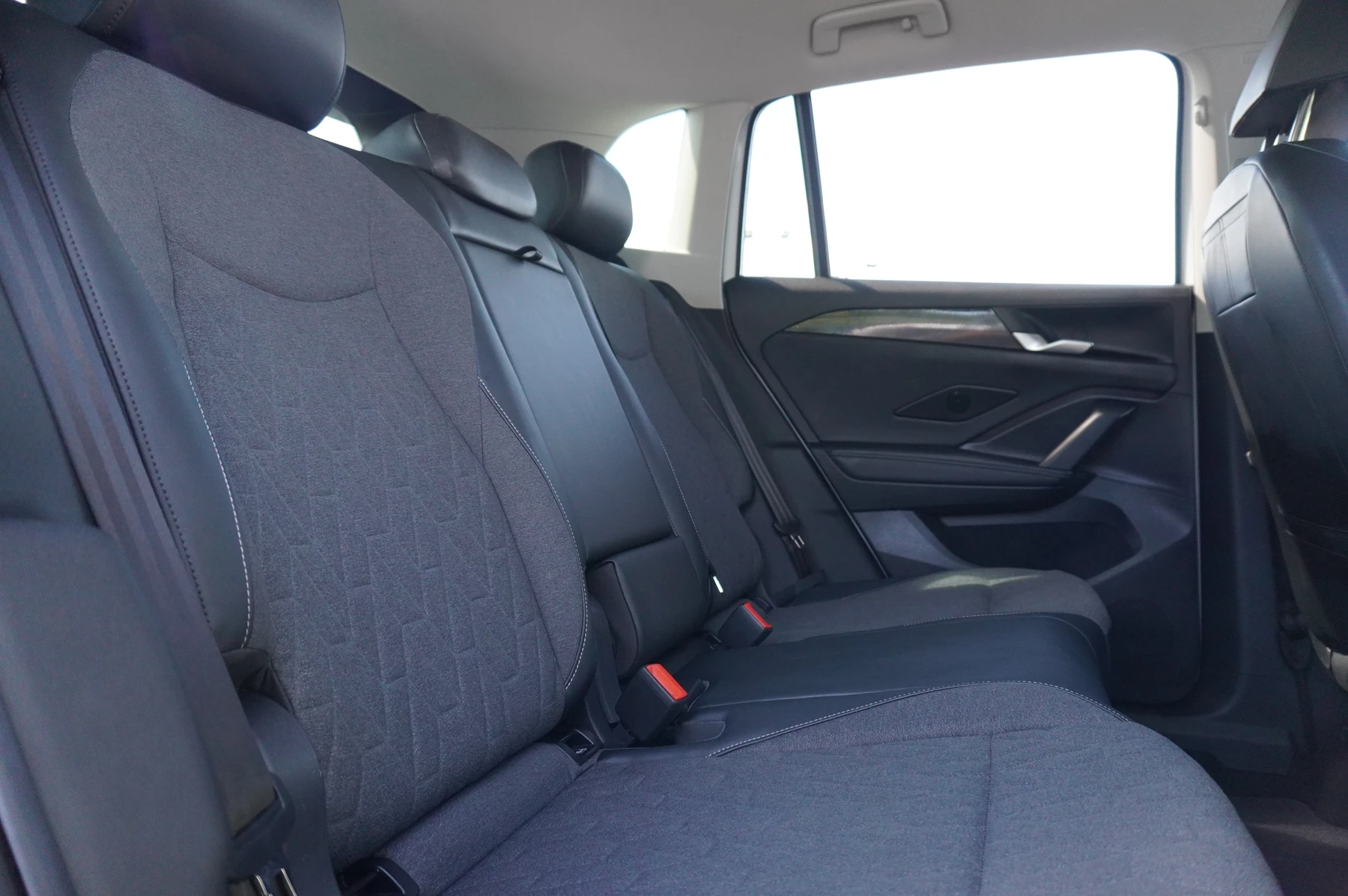 Volkswagen-Tiguan-image-12