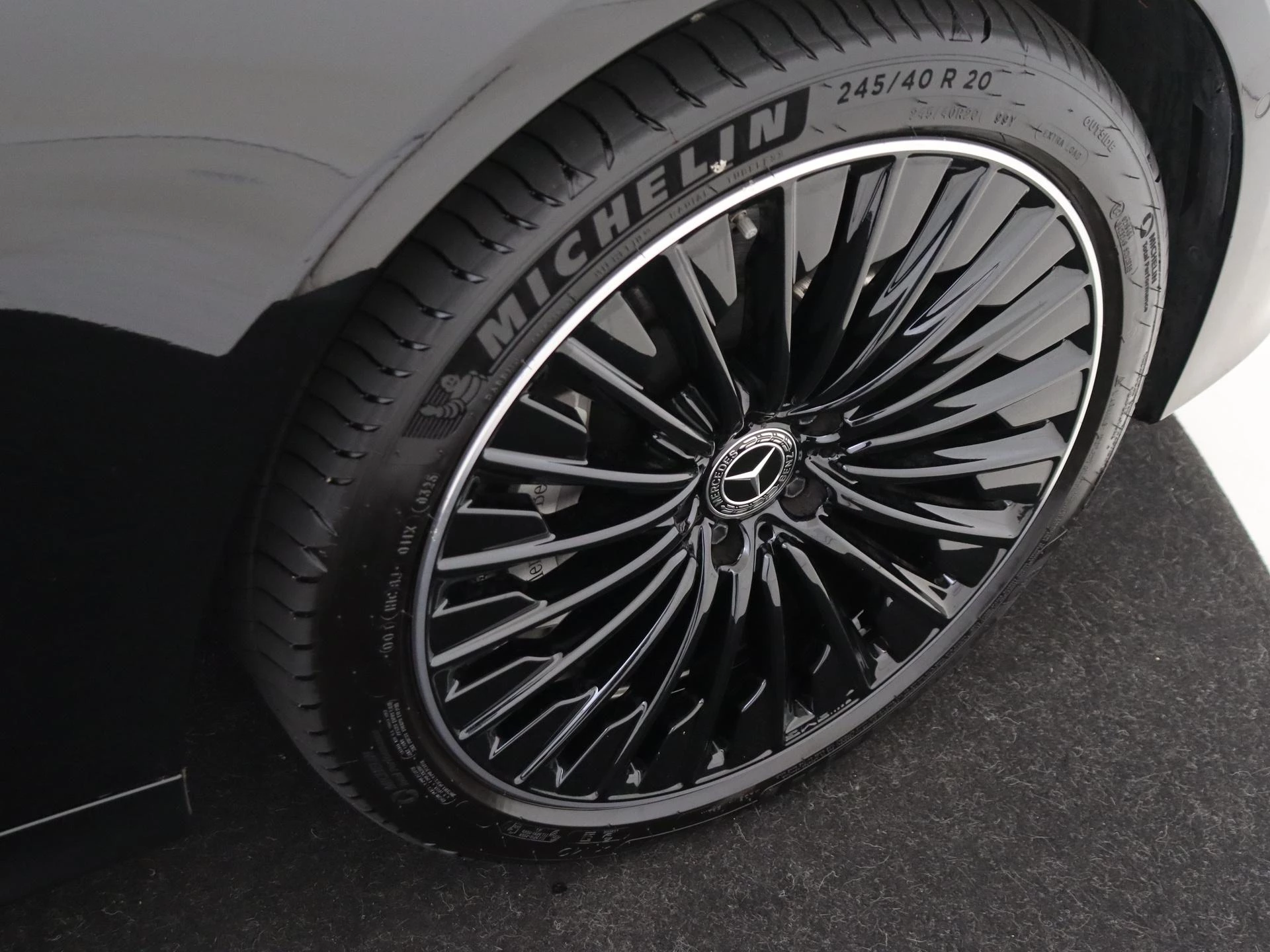 Mercedes-Benz-E-Klasse-image-9