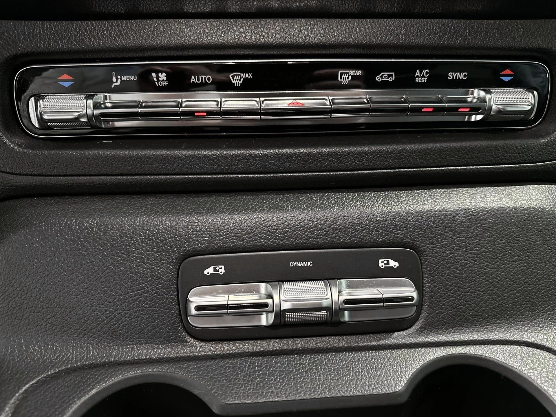 Mercedes-Benz-Vito-image-13