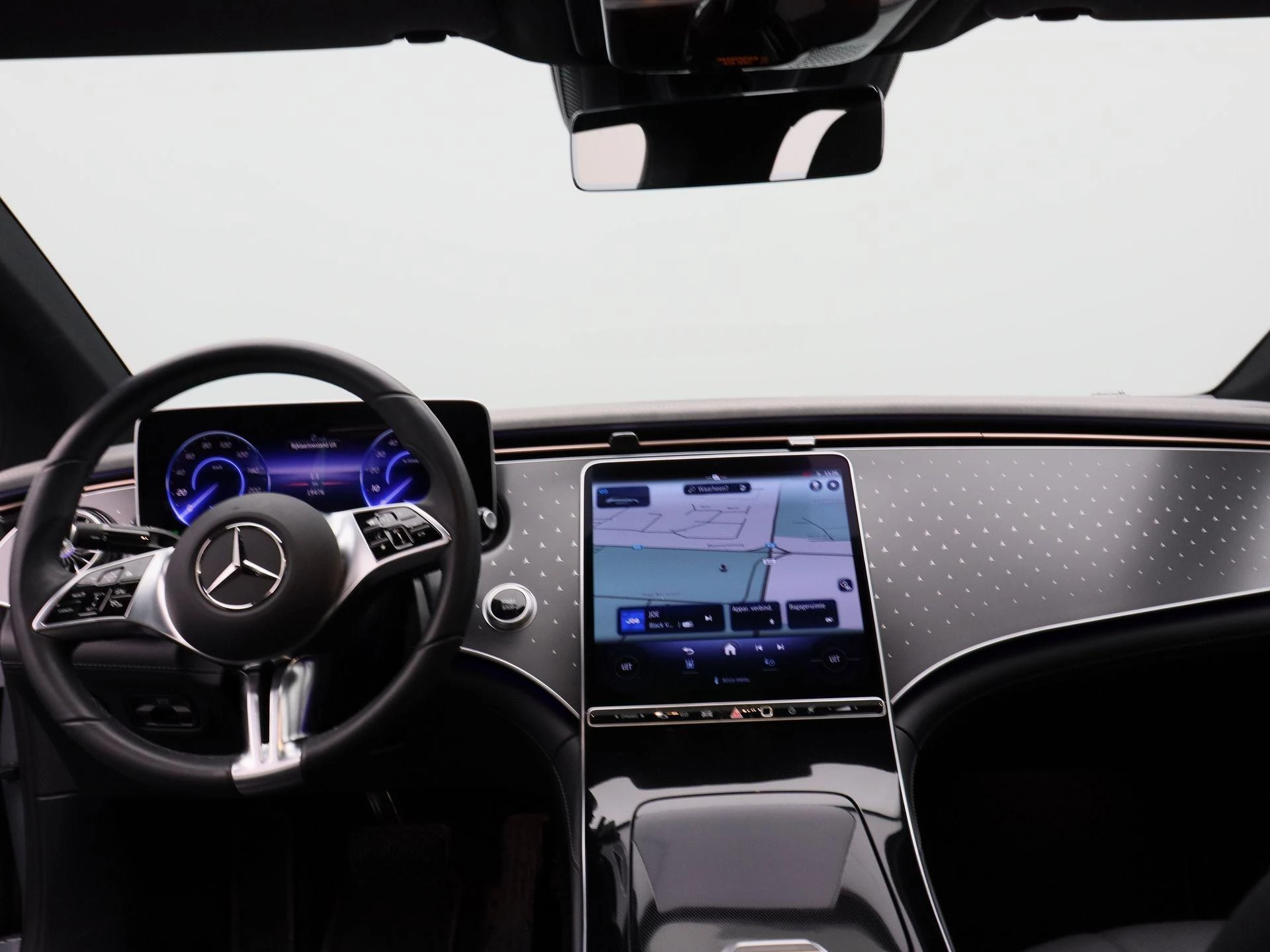 Mercedes-Benz EQE 300 Business Line + LEDER + PANORAMISCH DAK + CARPLAY +