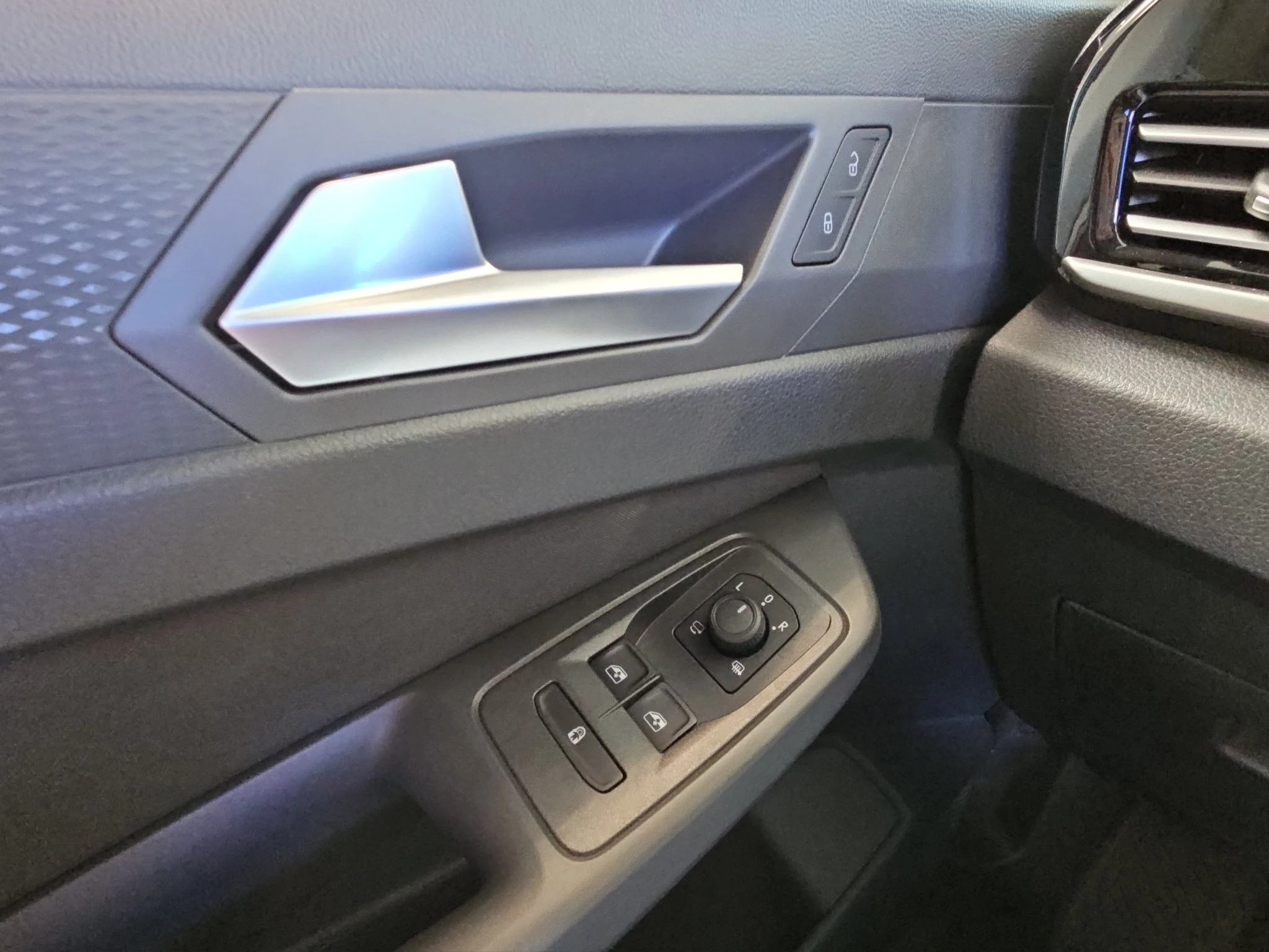 Ford Tourneo Connect L1 Active 2.0 EcoBlue 90kW Automatik Kompaktvan. 5-türig MJ2024.75