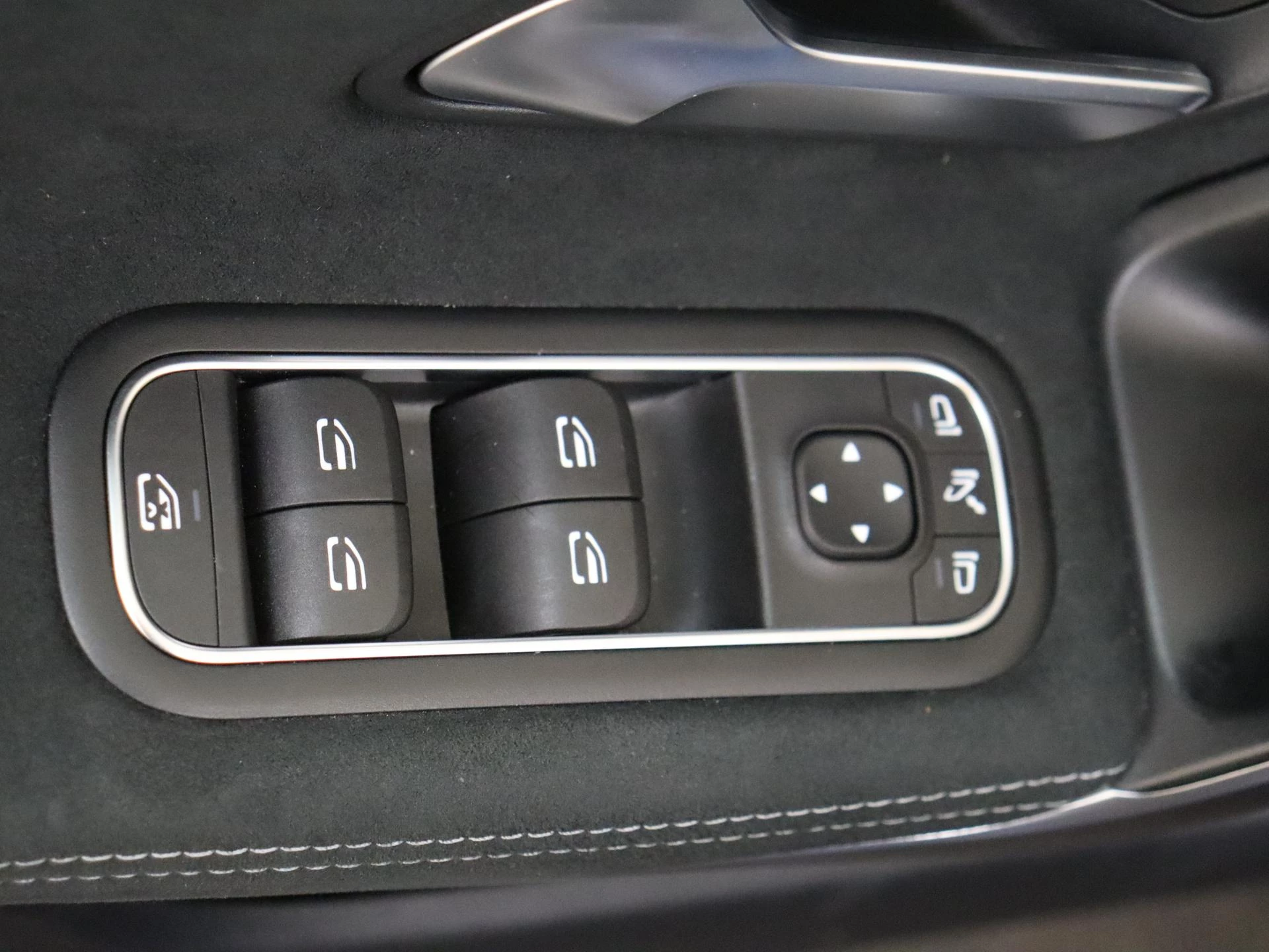 Mercedes-Benz-CLA-image-30