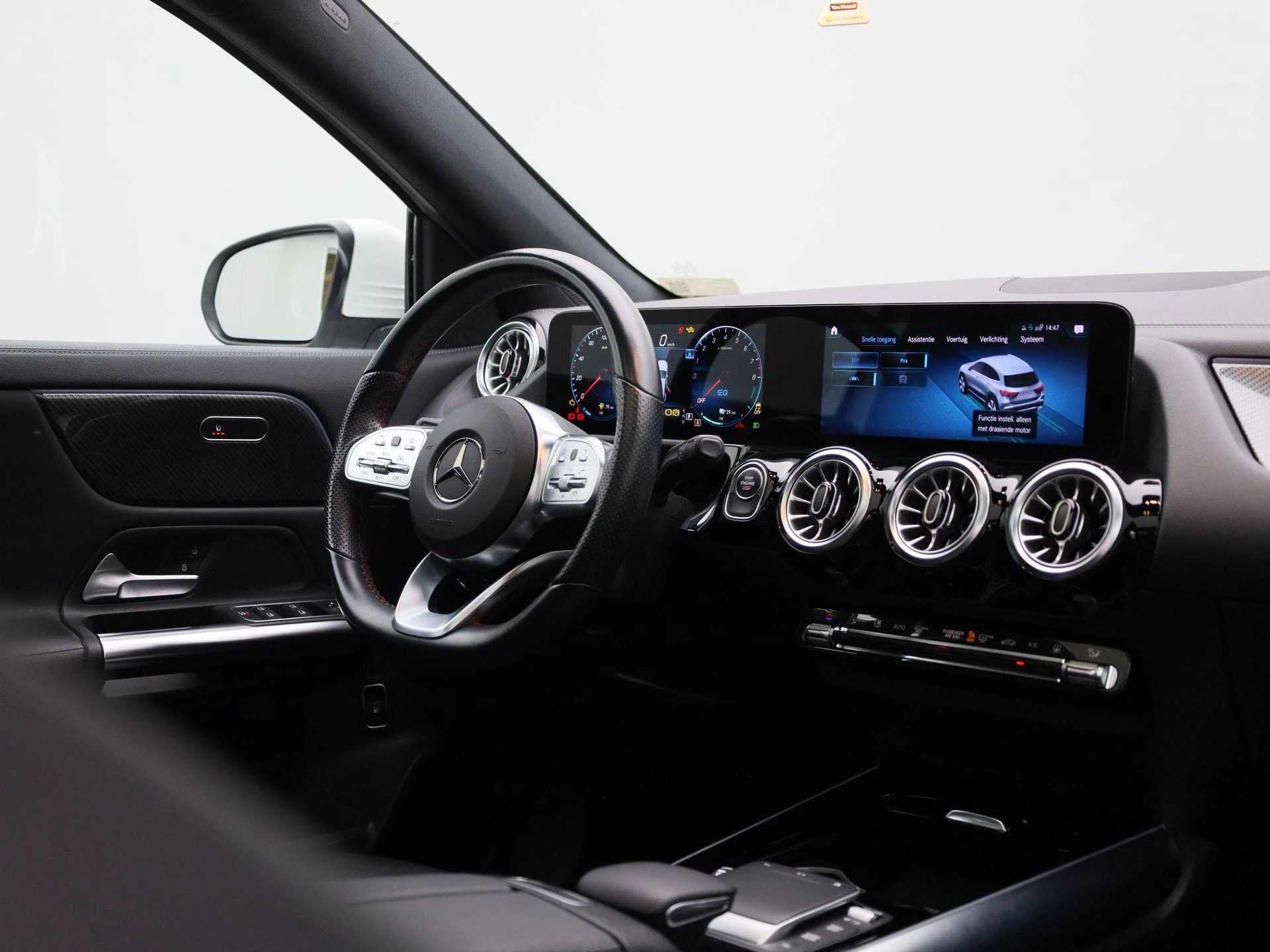 Mercedes-Benz-GLA-image-36