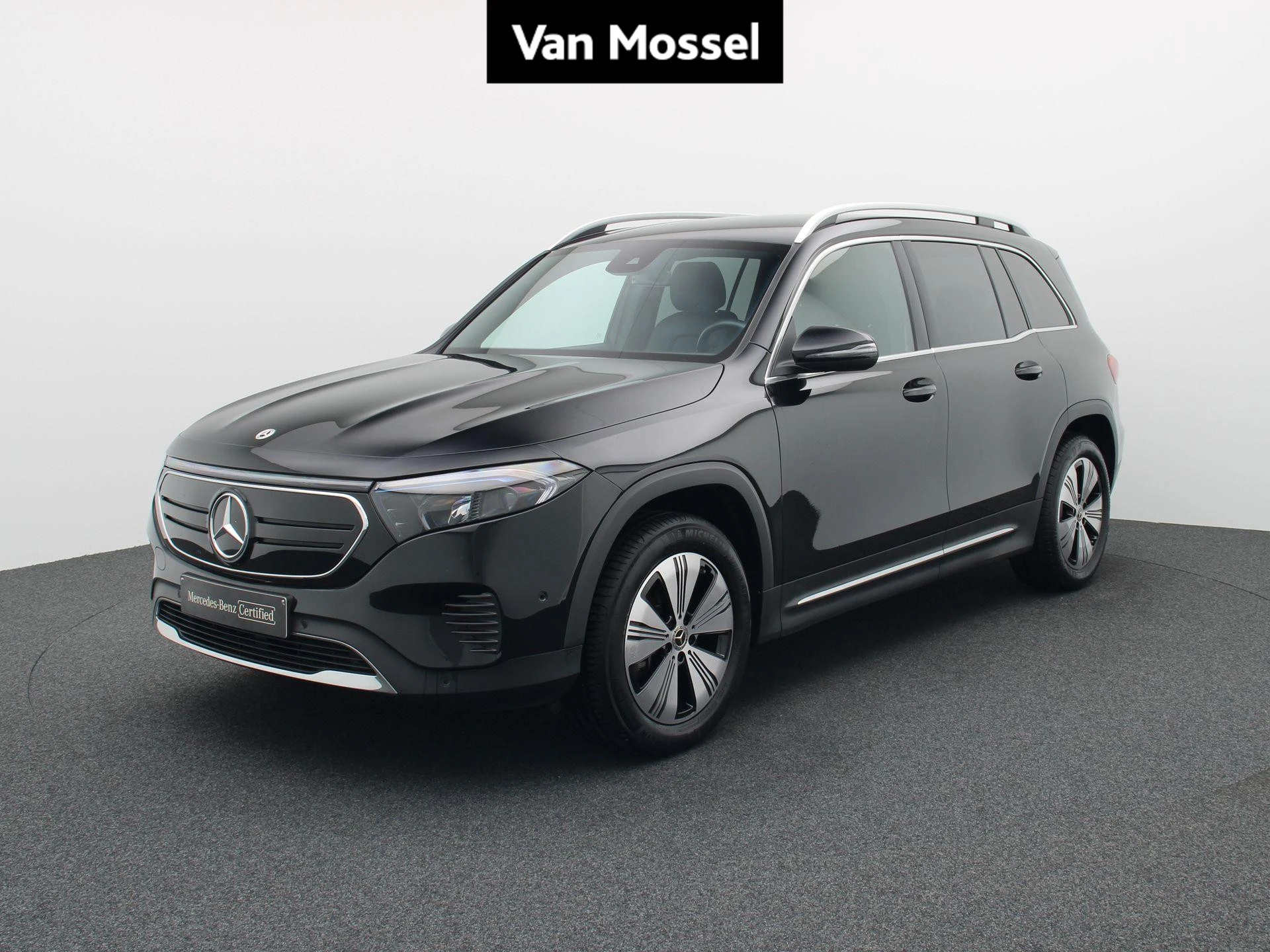 Mercedes-Benz-EQB-image-0