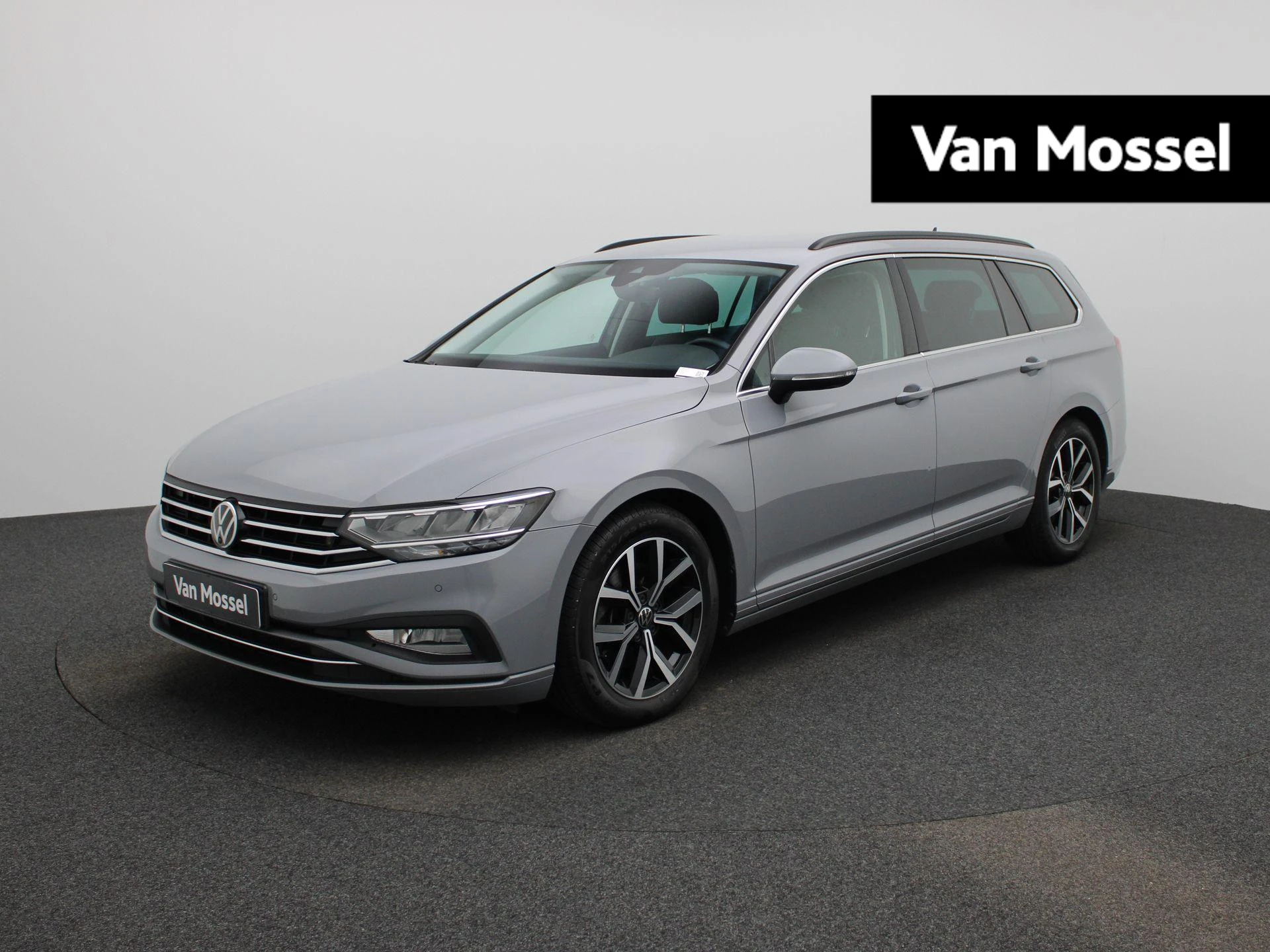 Volkswagen-Passat-image-0