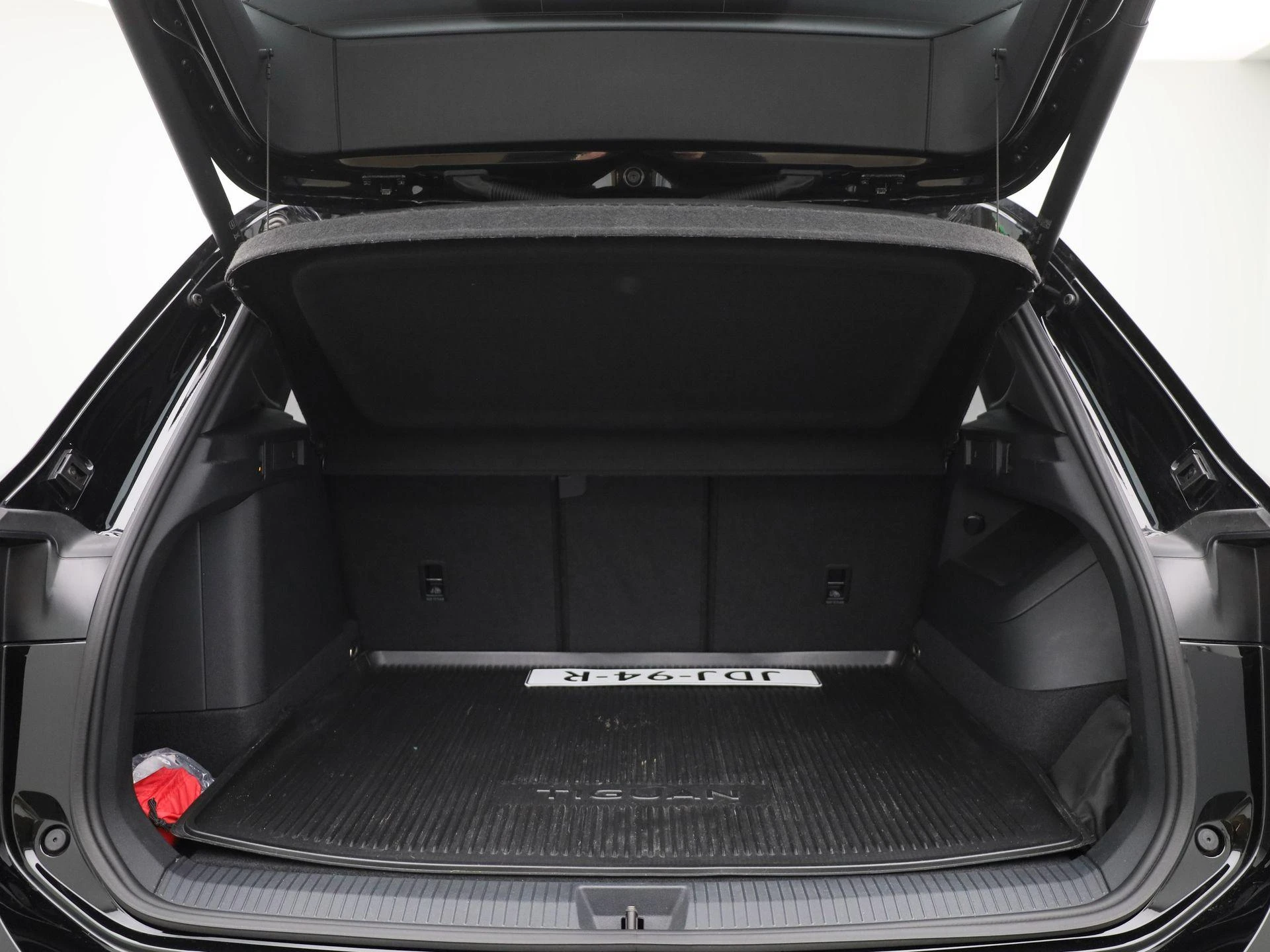 Volkswagen-Tiguan-image-13