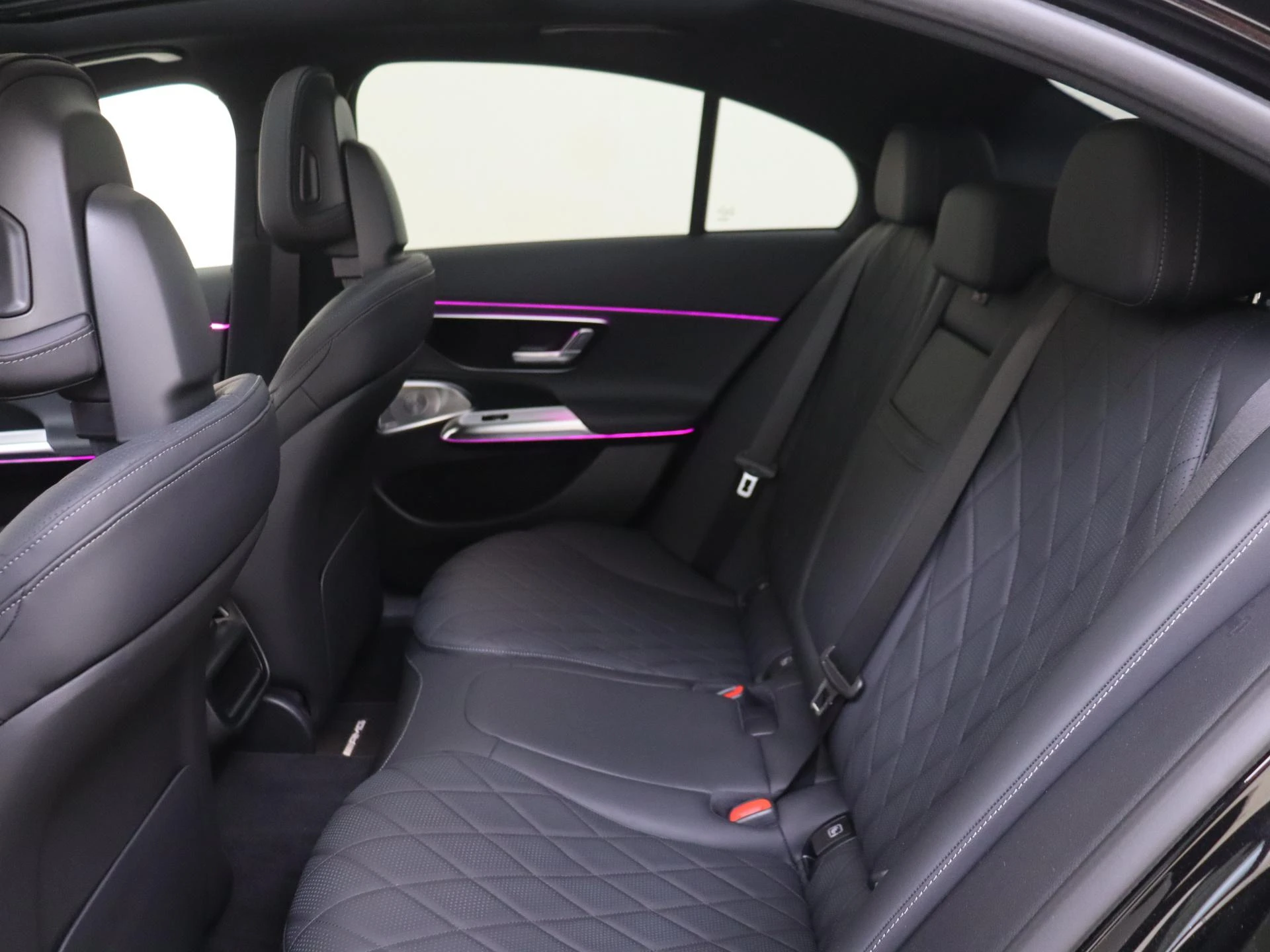 Mercedes-Benz-E-Klasse-image-15