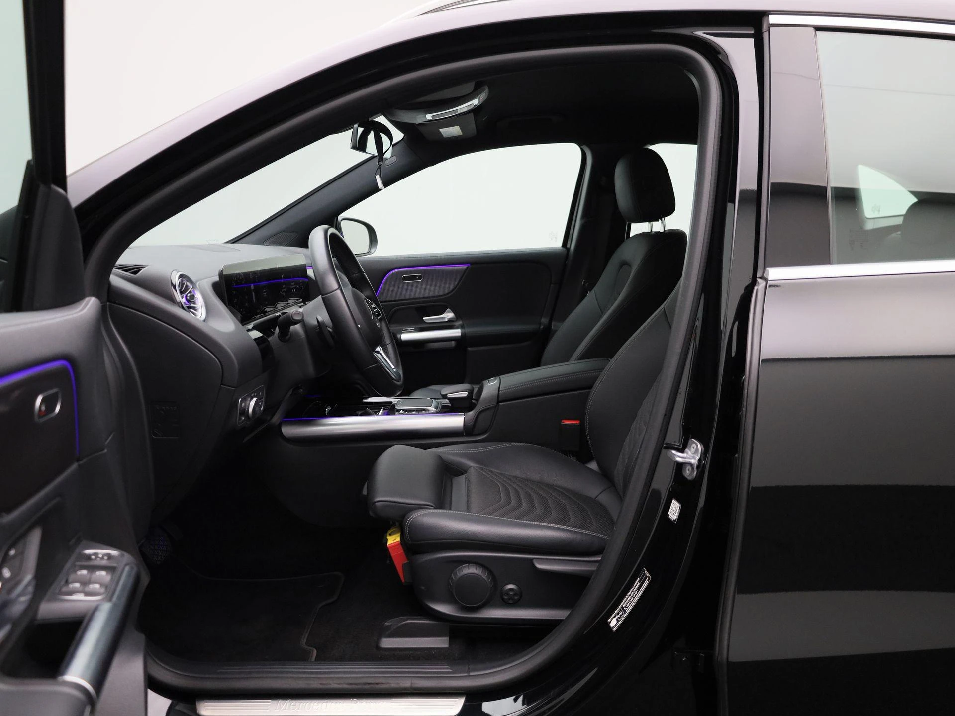 Mercedes-Benz-EQA-image-8