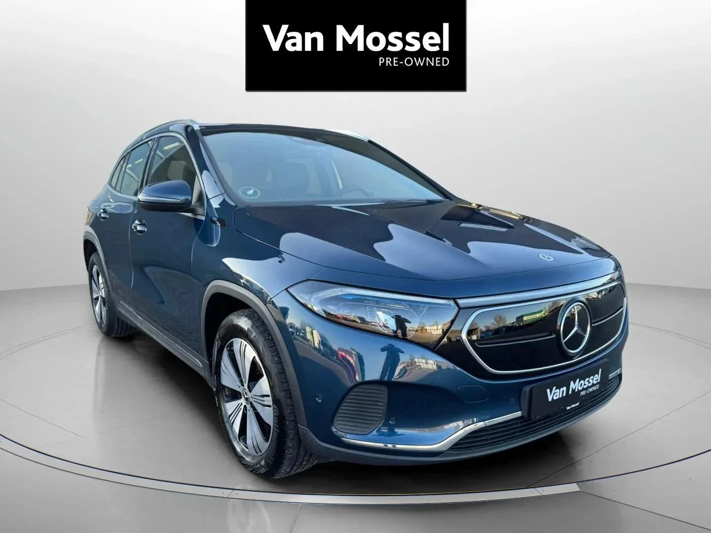 Mercedes-Benz-EQA-image-2