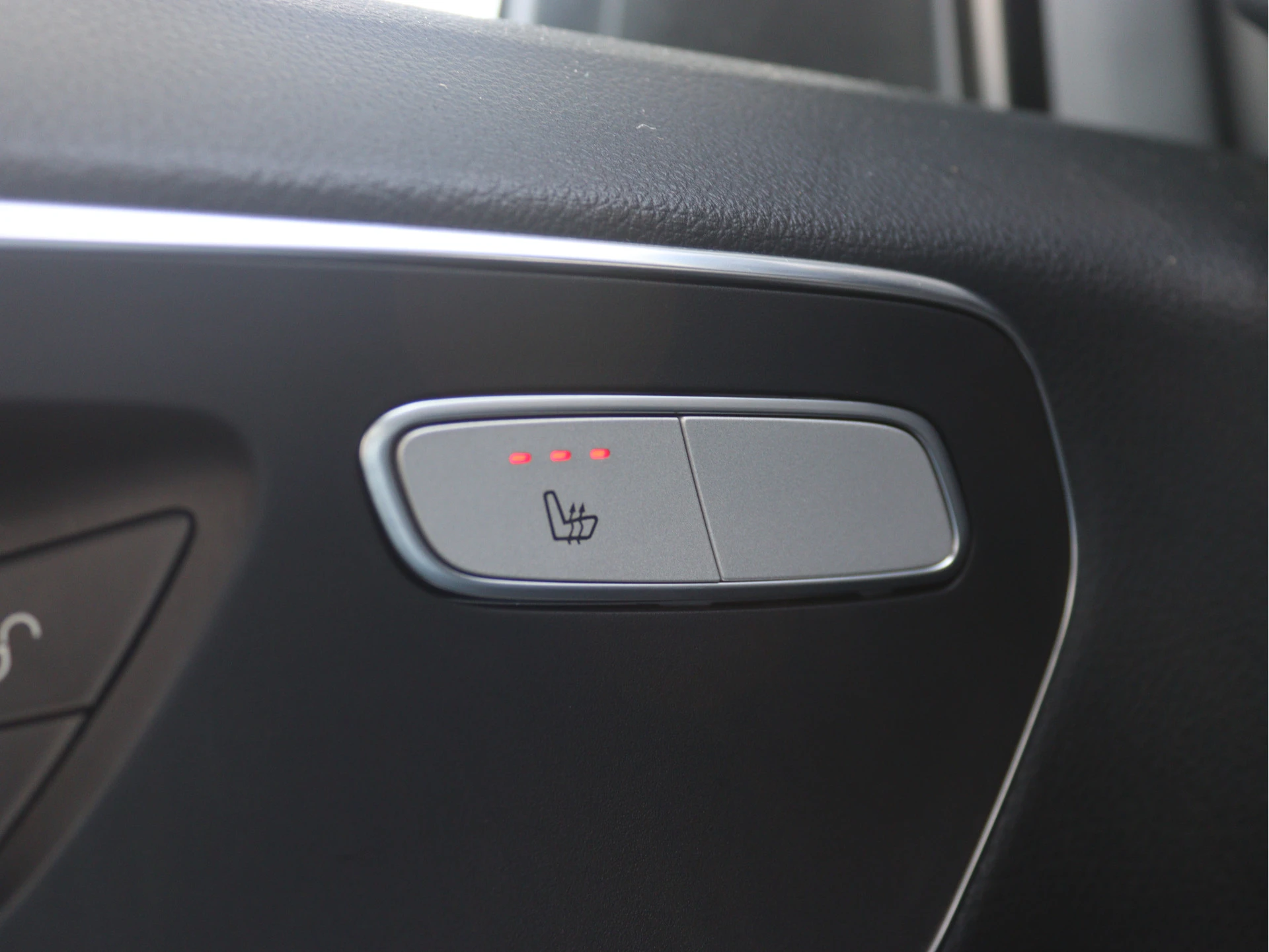 Mercedes-Benz-Vito-image-13