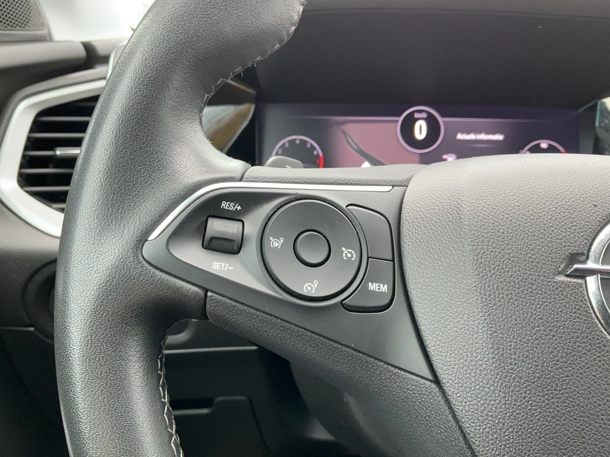 Opel-Grandland-image-17