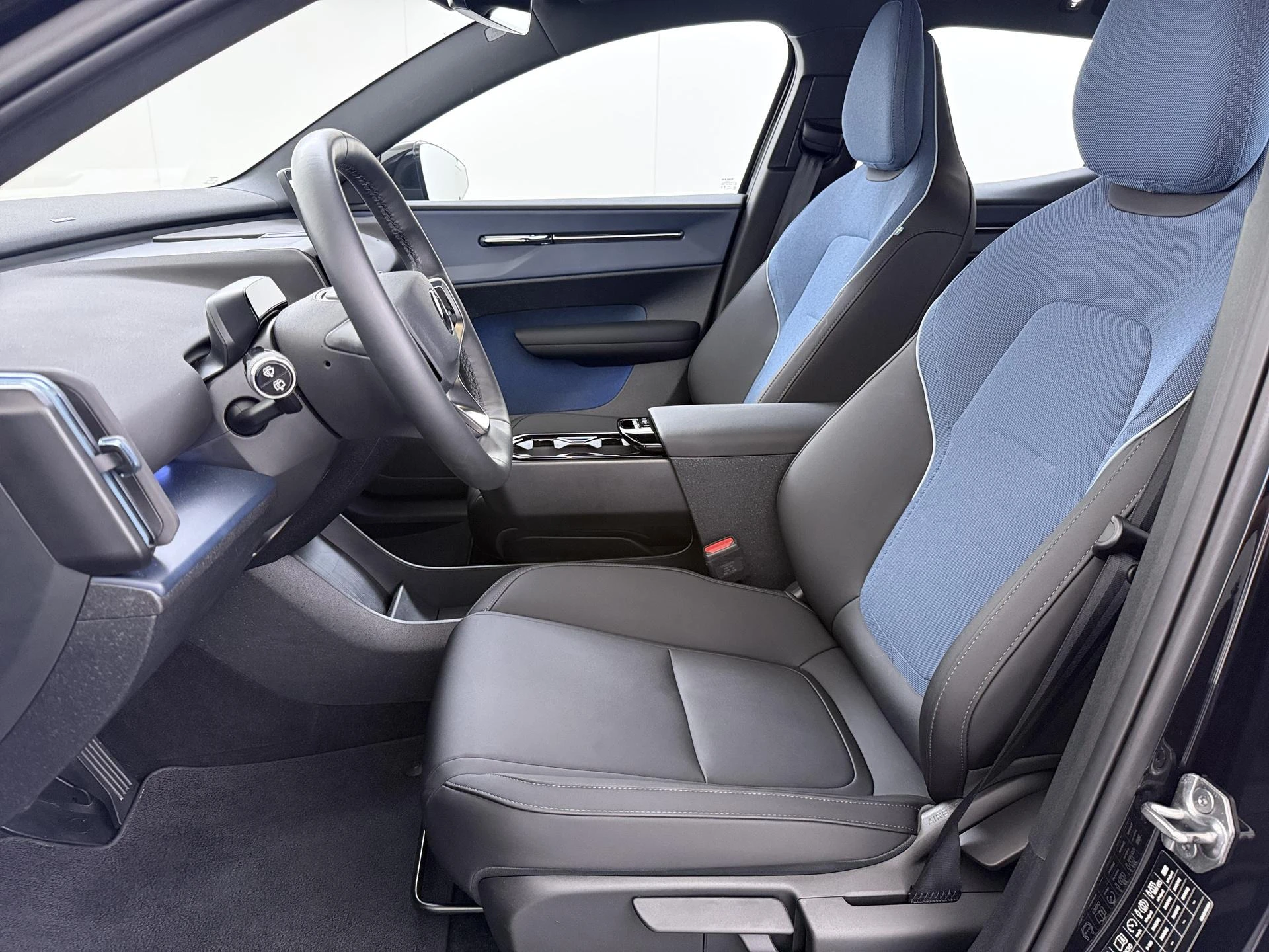 Volvo-EX30-image-12