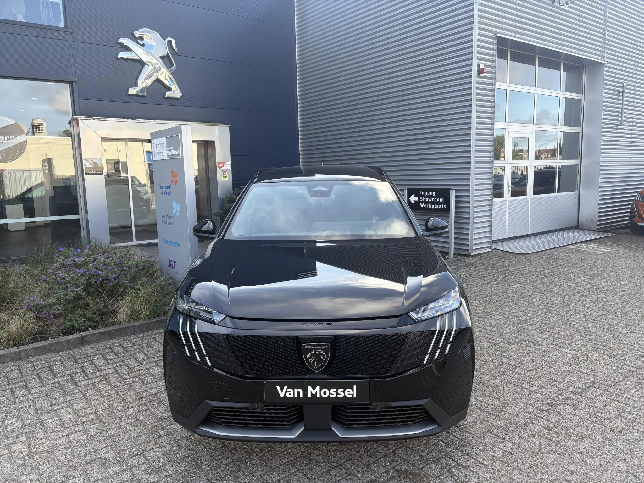 Peugeot-e-5008-image-3