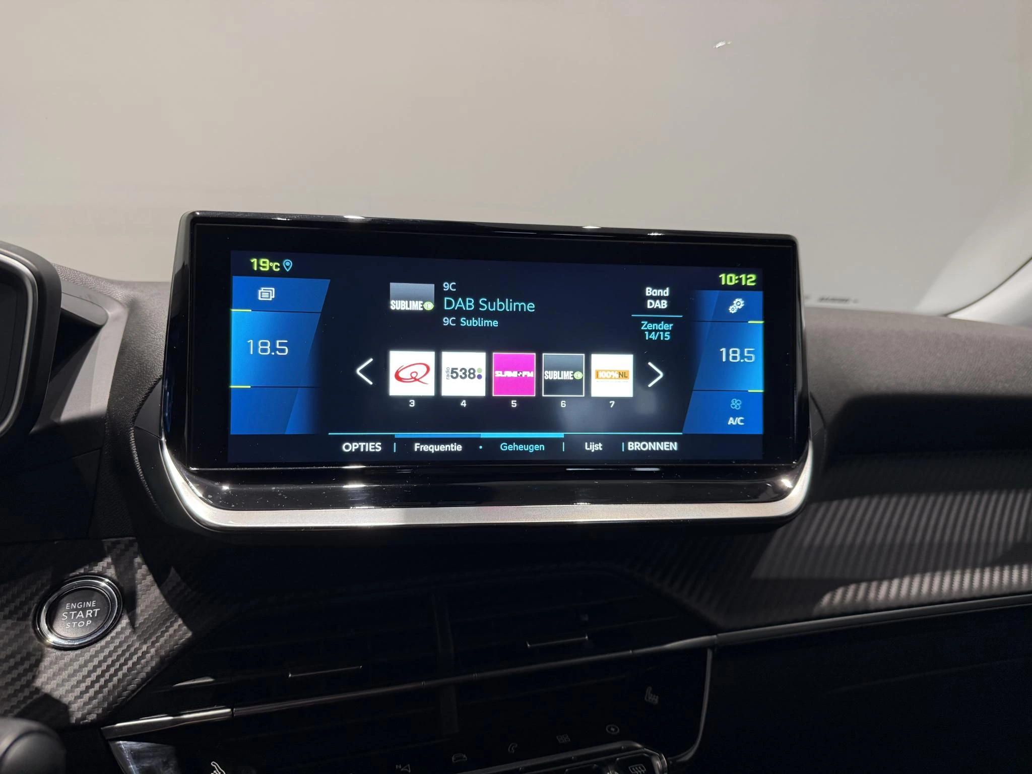 Peugeot-e-2008-image-21
