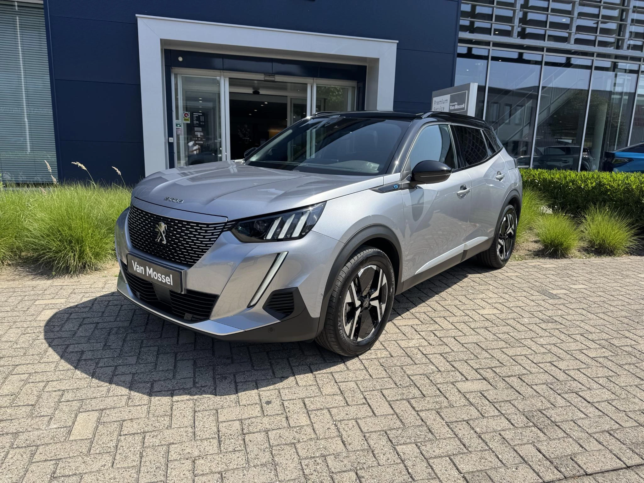 Peugeot-e-2008-image-2