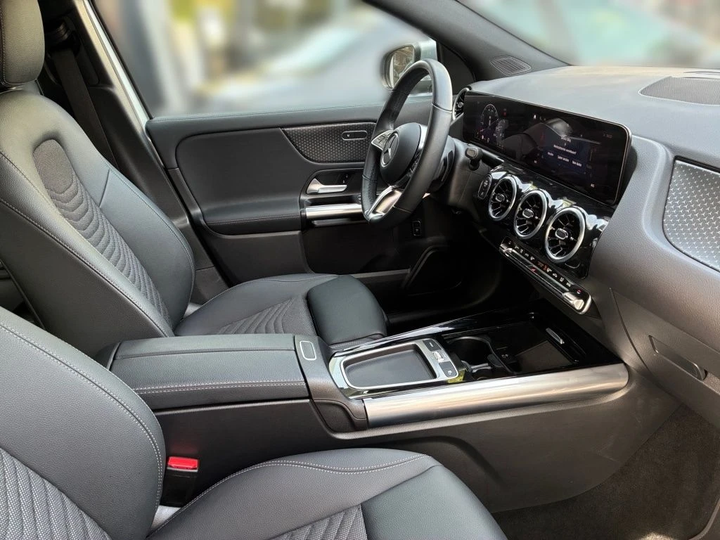 Mercedes-Benz-GLA 200 d-image-15