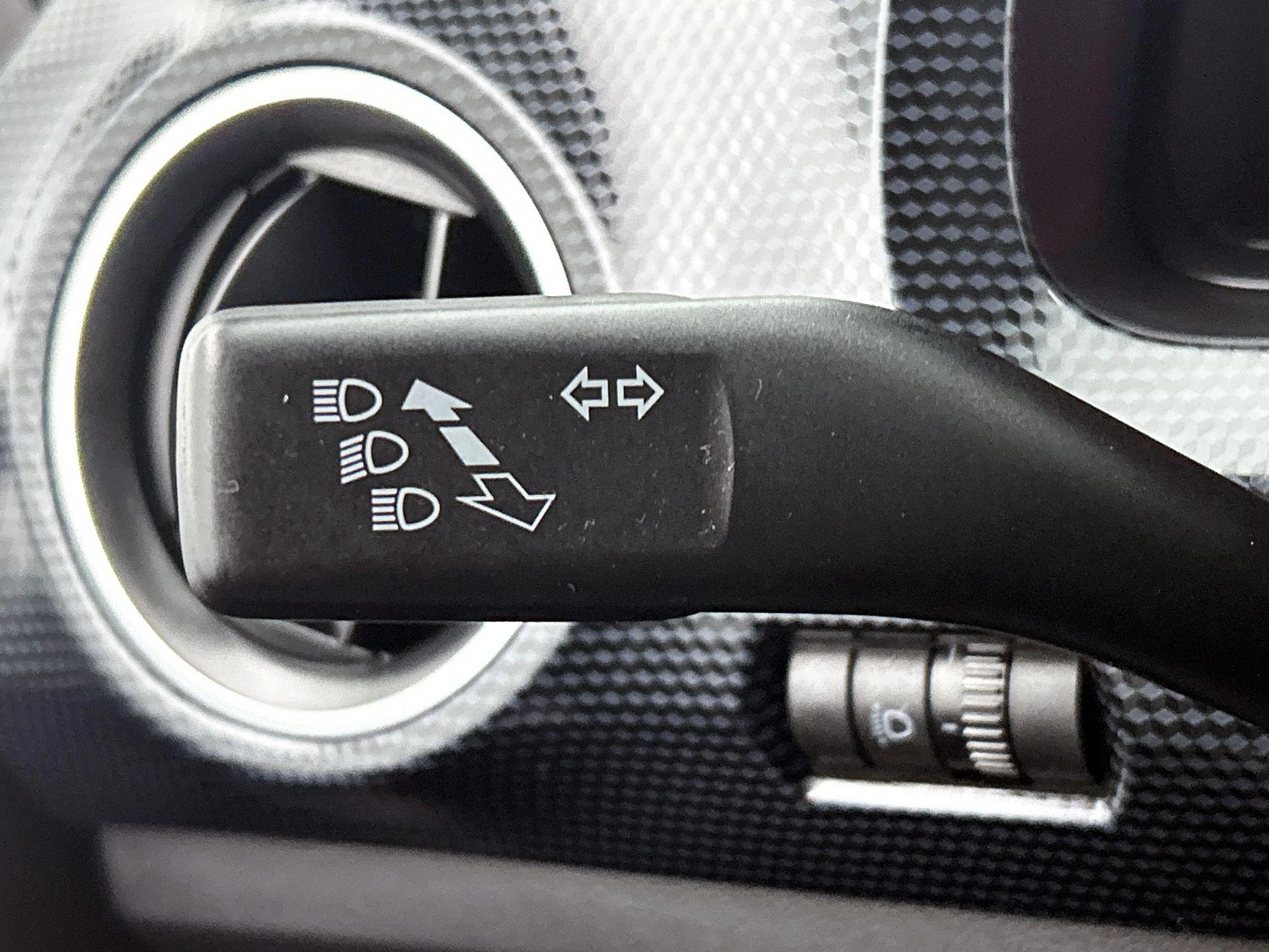 Volkswagen-up!-image-7