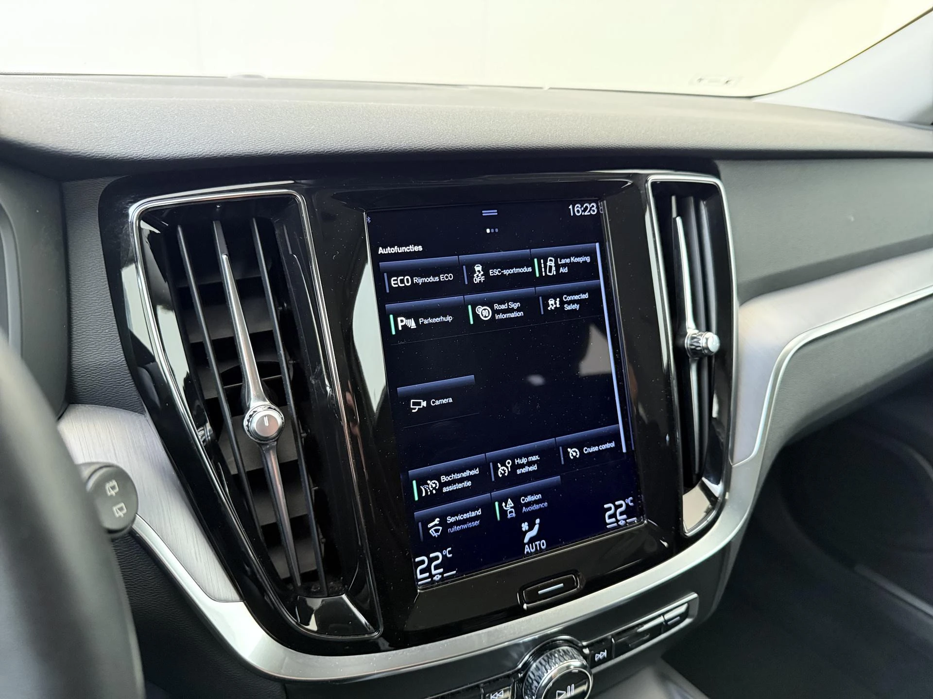 Volvo-V60-image-20