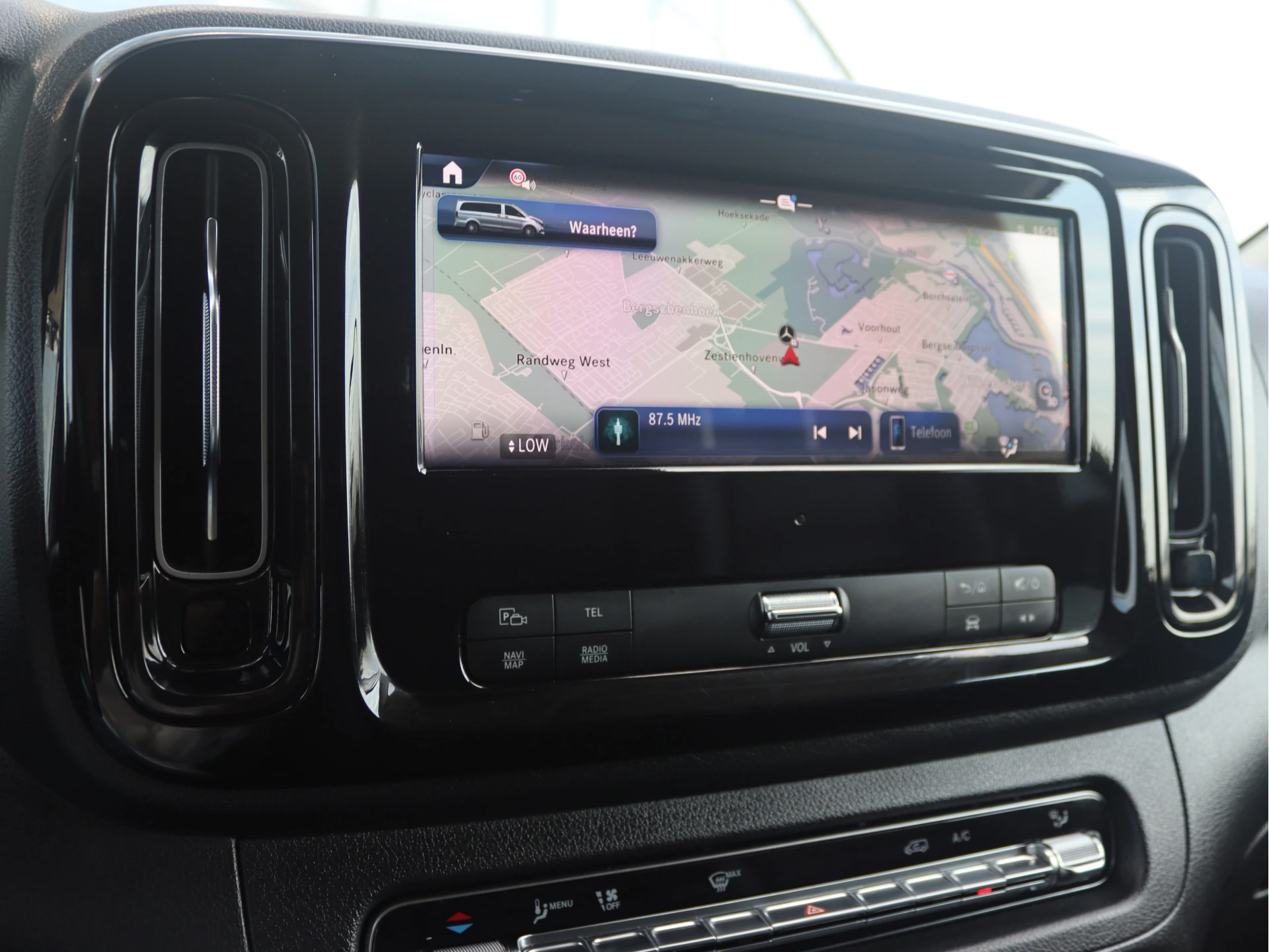 Mercedes-Benz-Vito-image-8