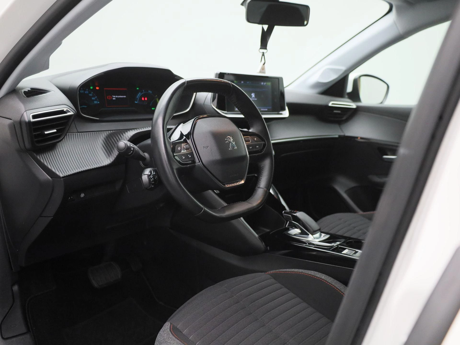 Peugeot-e-208-image-26