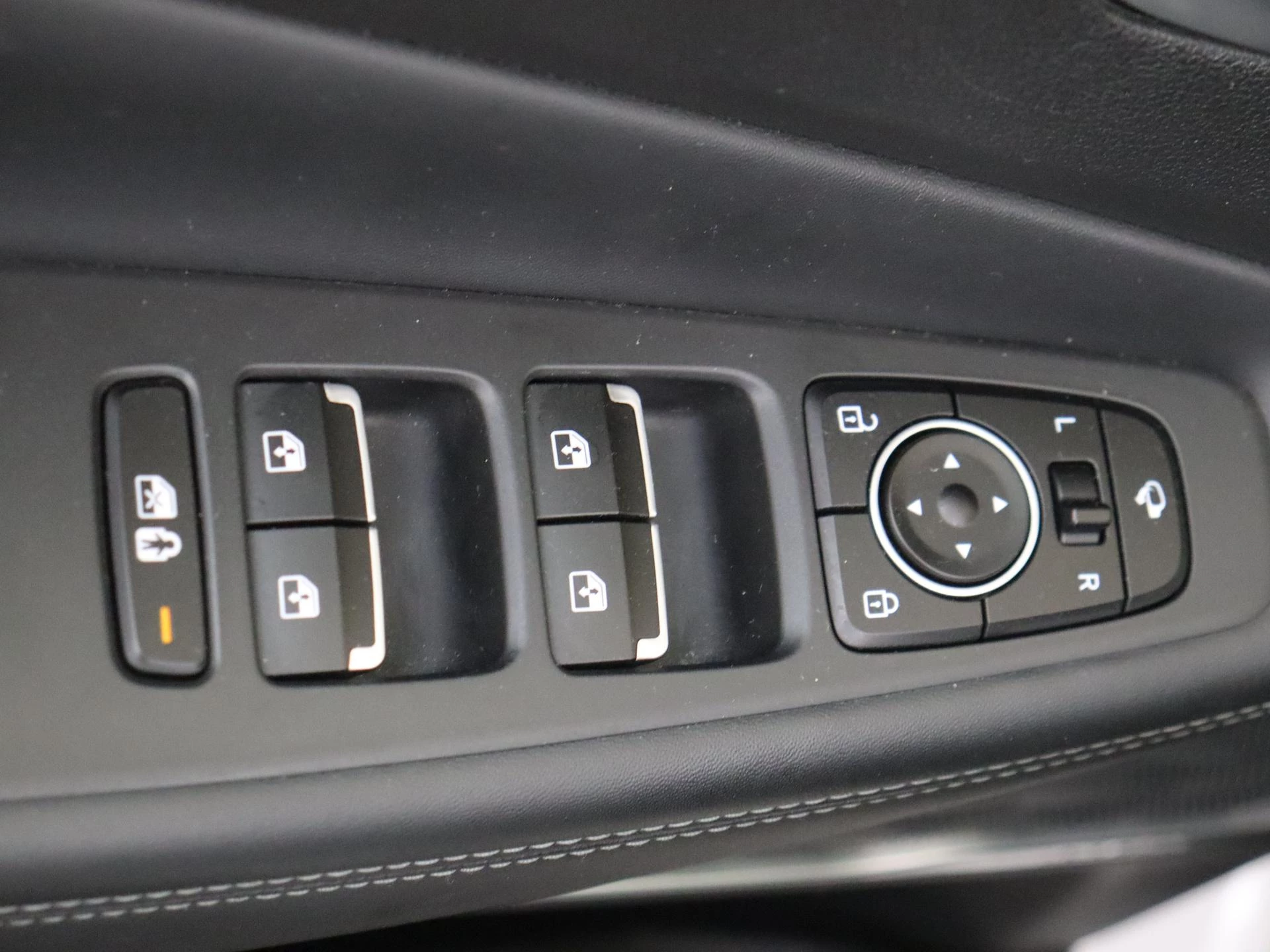 Hyundai-Santa Fe-image-25