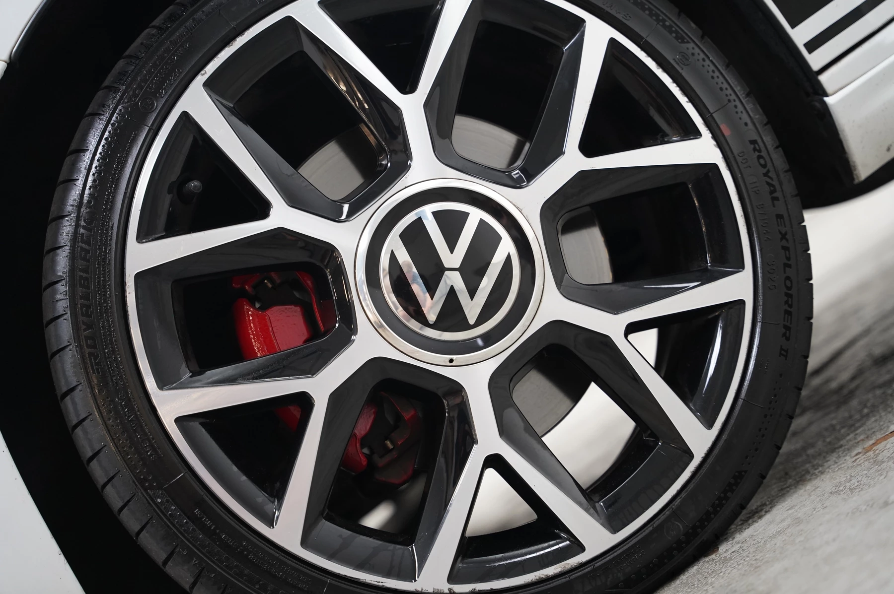 Volkswagen-up!-image-36