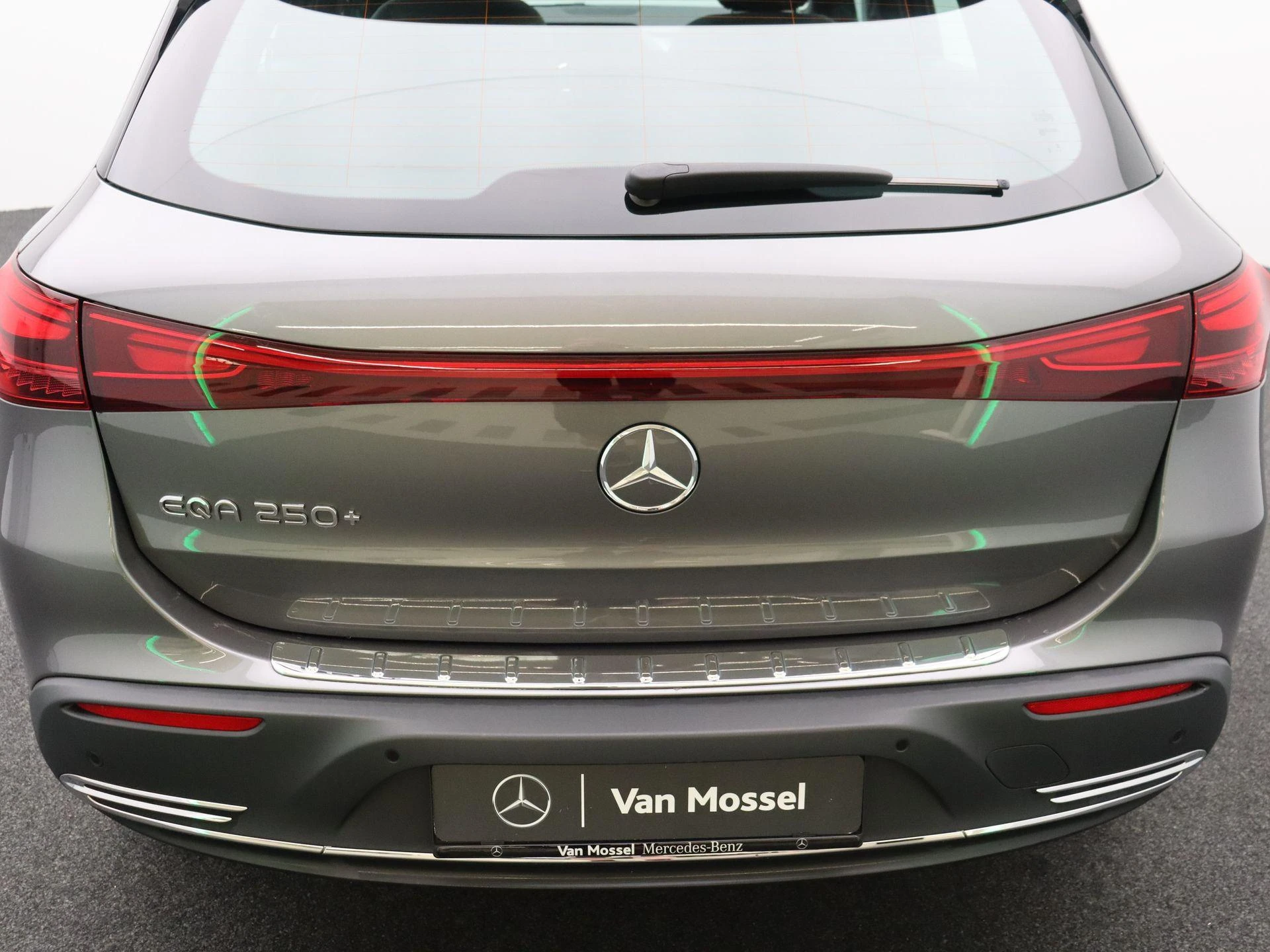 Mercedes-Benz EQA 250+ Business Line + PANO DAK + CARPLAY + CAMERA +