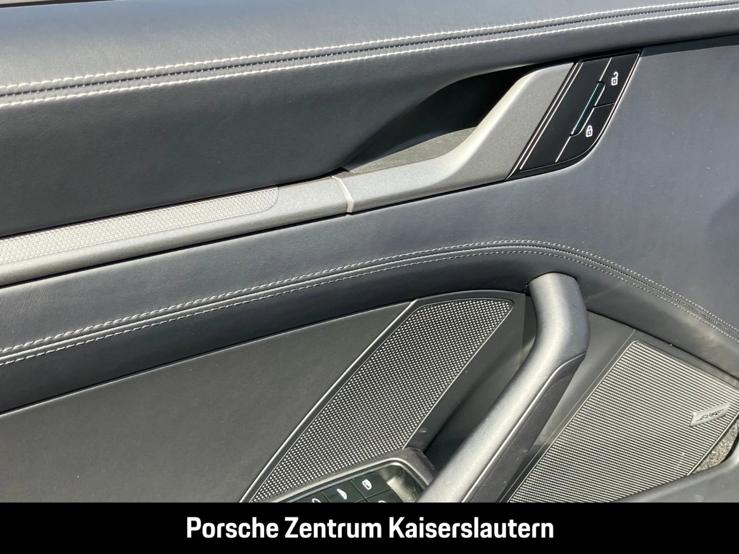 Porsche 911 992 Carrera Cabrio Sportabgas Surround-View carrera