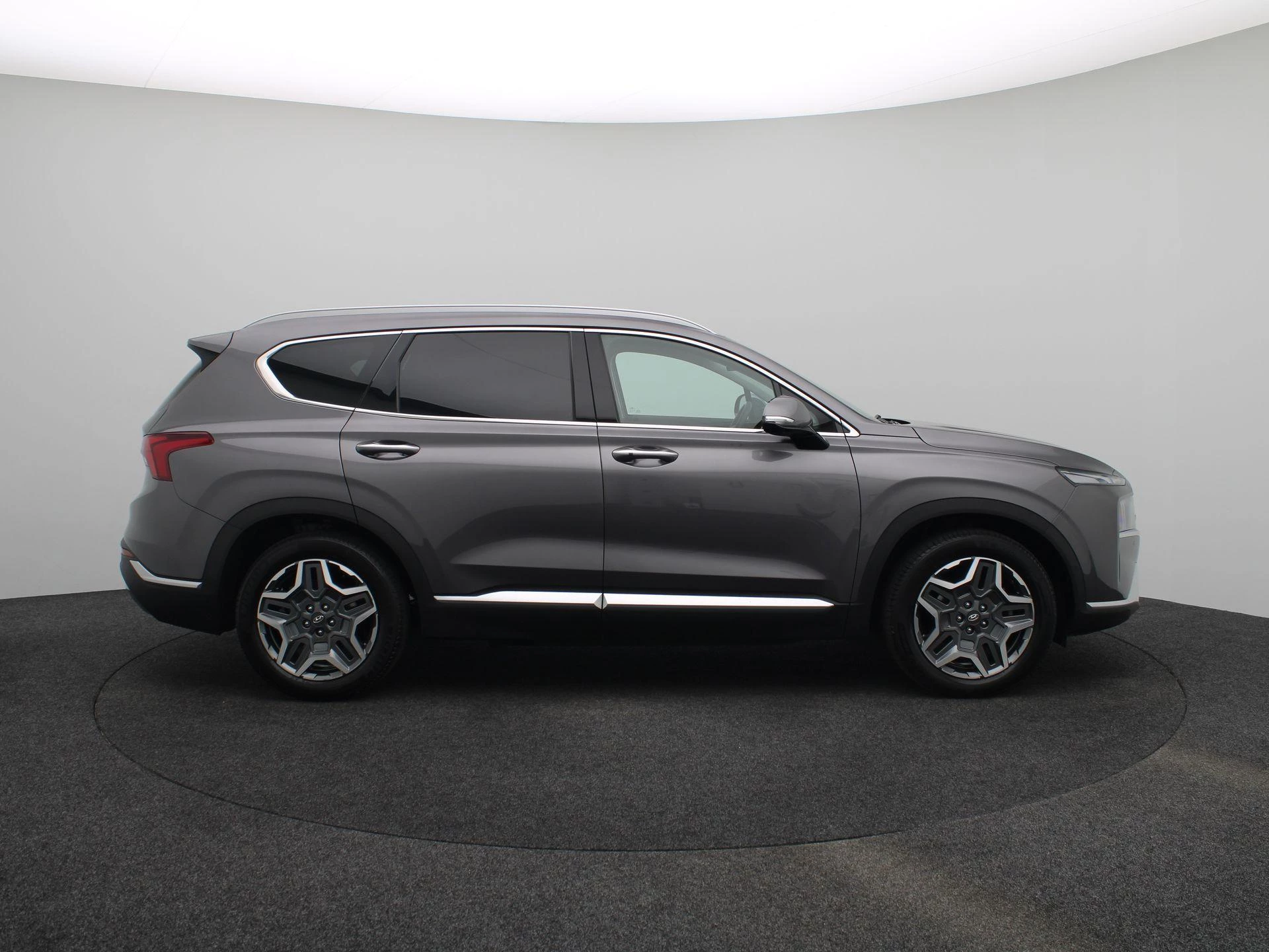 Hyundai-Santa Fe-image-6