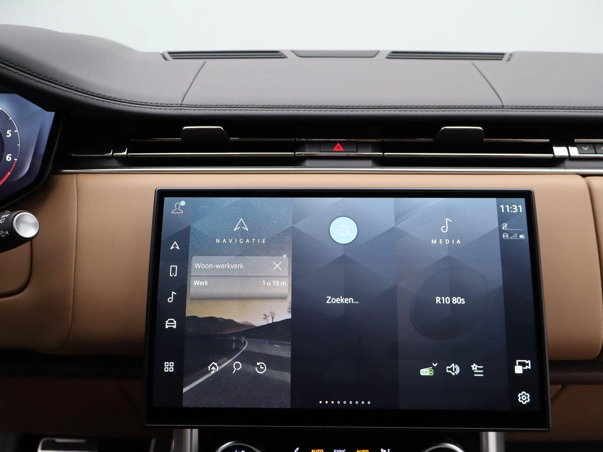 Land Rover-Range Rover-image-9