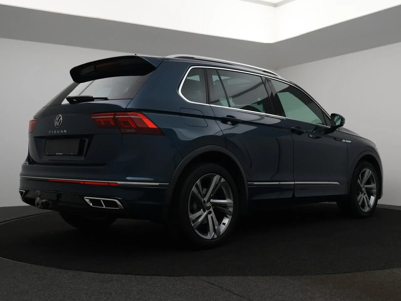 Volkswagen-Tiguan-image-9