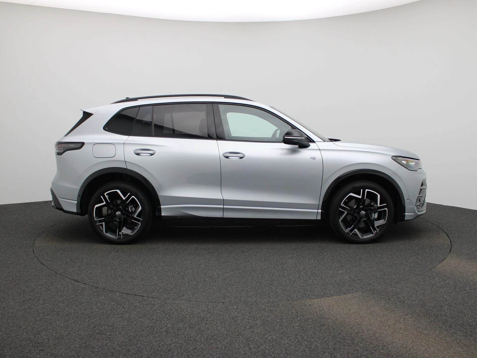 Volkswagen-Tiguan-image-5