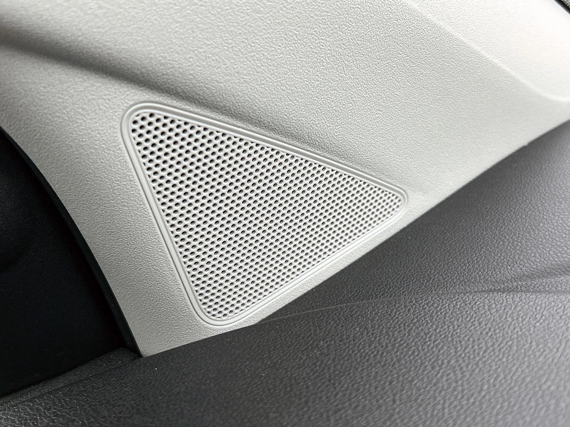 Volkswagen-up!-image-8