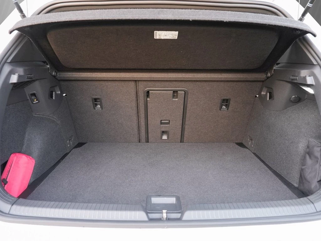 Volkswagen Golf VIII GTI 2,0 TSI DSG,ALU 19",LED,Kamera,AHK ACC,DCC,Lenkrad-/Sitzheizung,Apple Car Pla