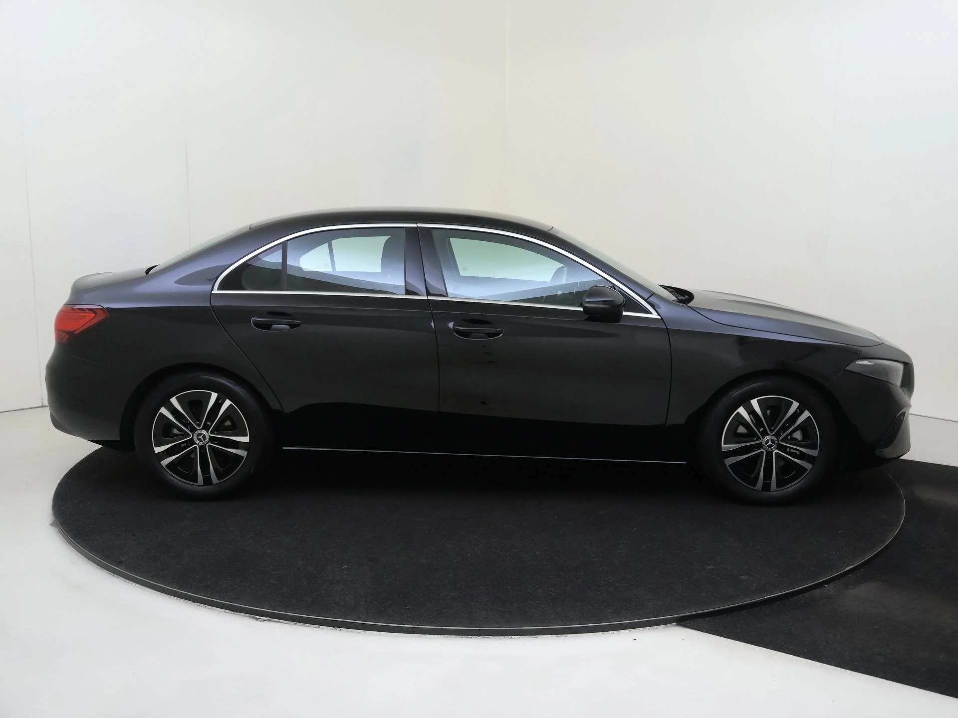 Mercedes-Benz-A-Klasse-image-8