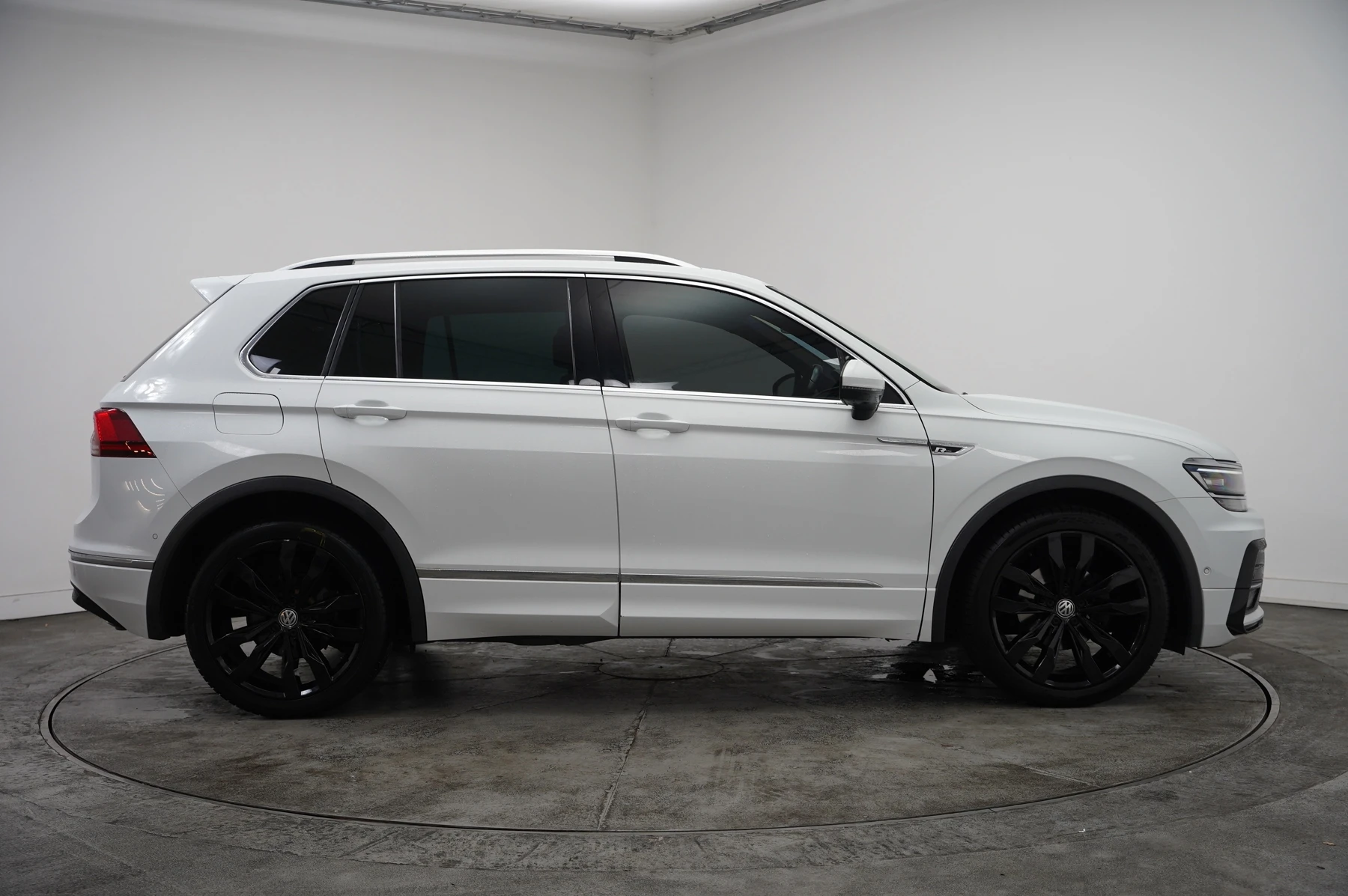 Volkswagen-Tiguan-image-3