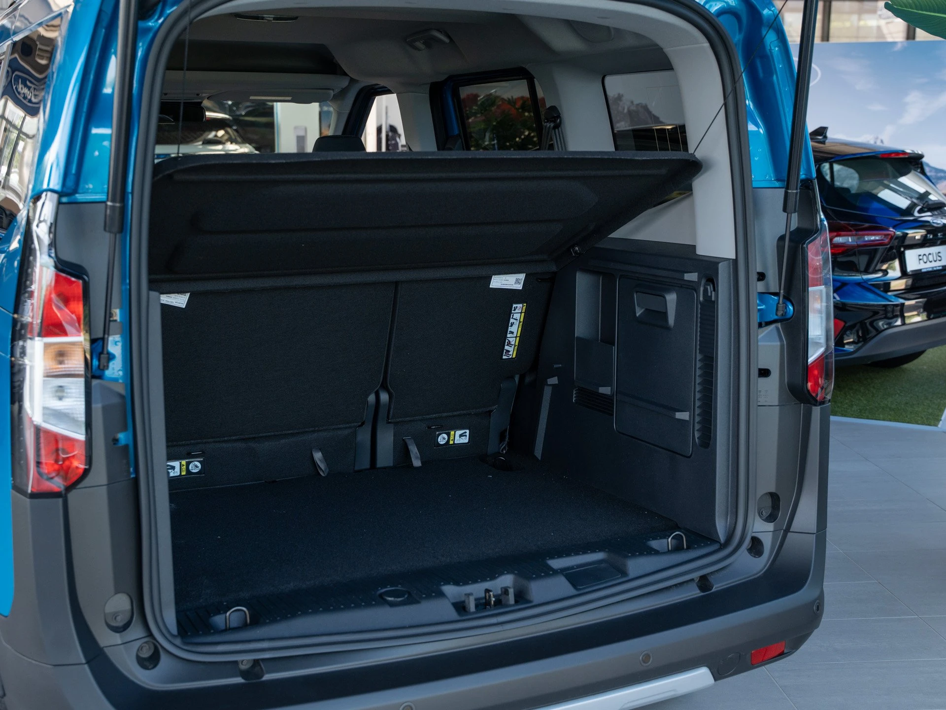 Ford Tourneo Courier Active 1.0 EcoBoost 92 kW Auto Kompaktvan. 5-türig