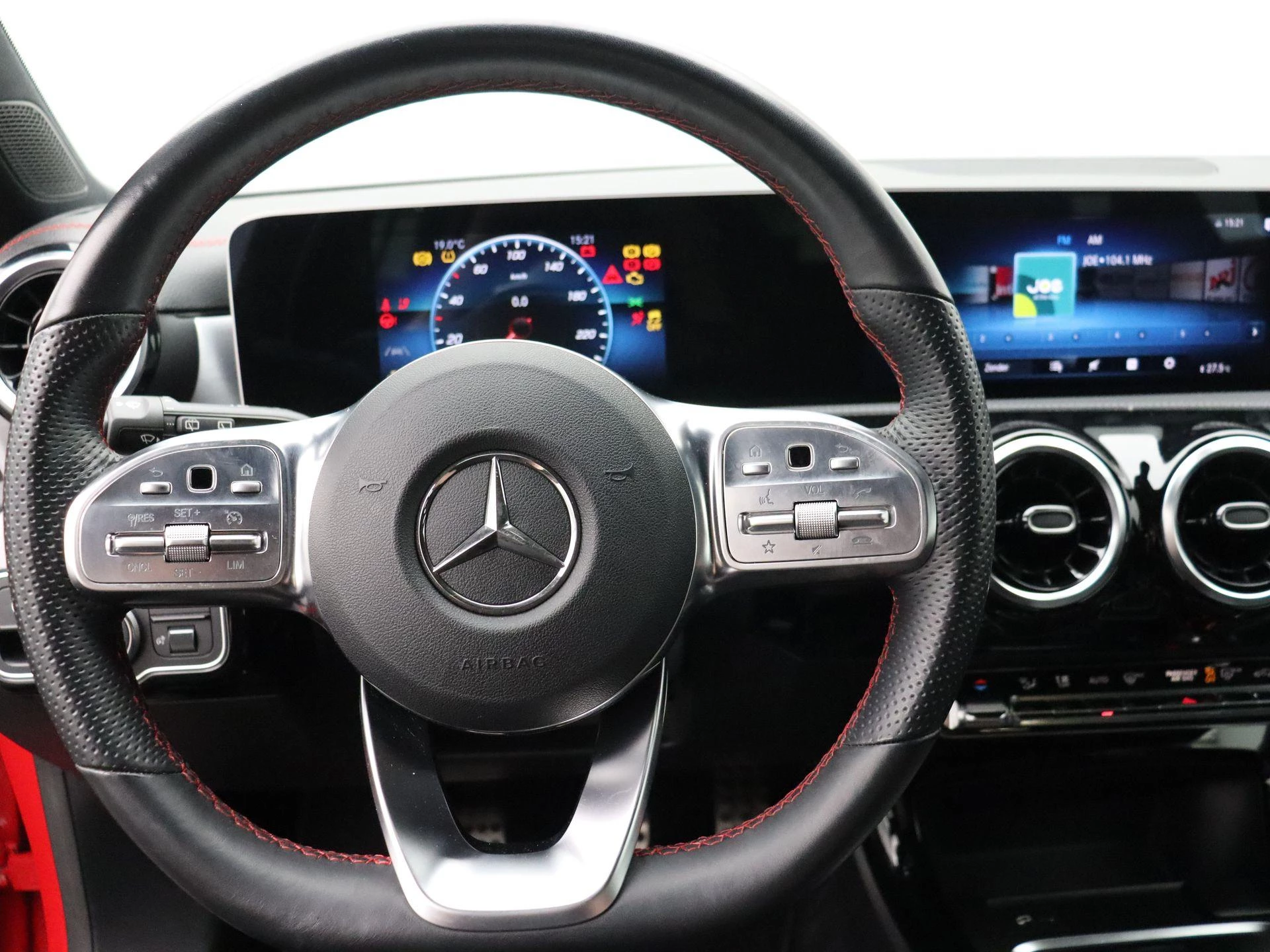 Mercedes-Benz CLA 180 Shooting Brake + AMG LINE + LED + CAMERA +