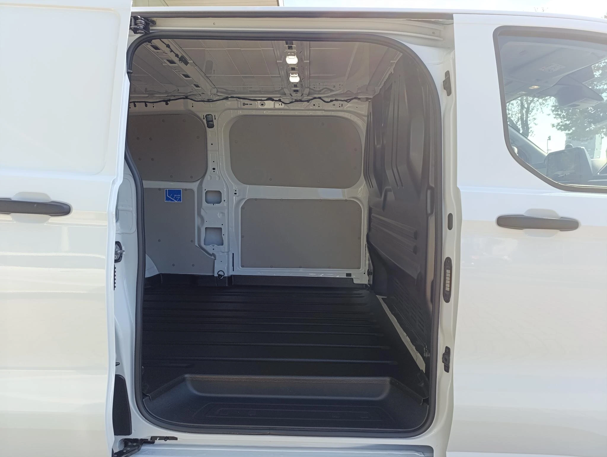 Ford-E-Transit-image-10